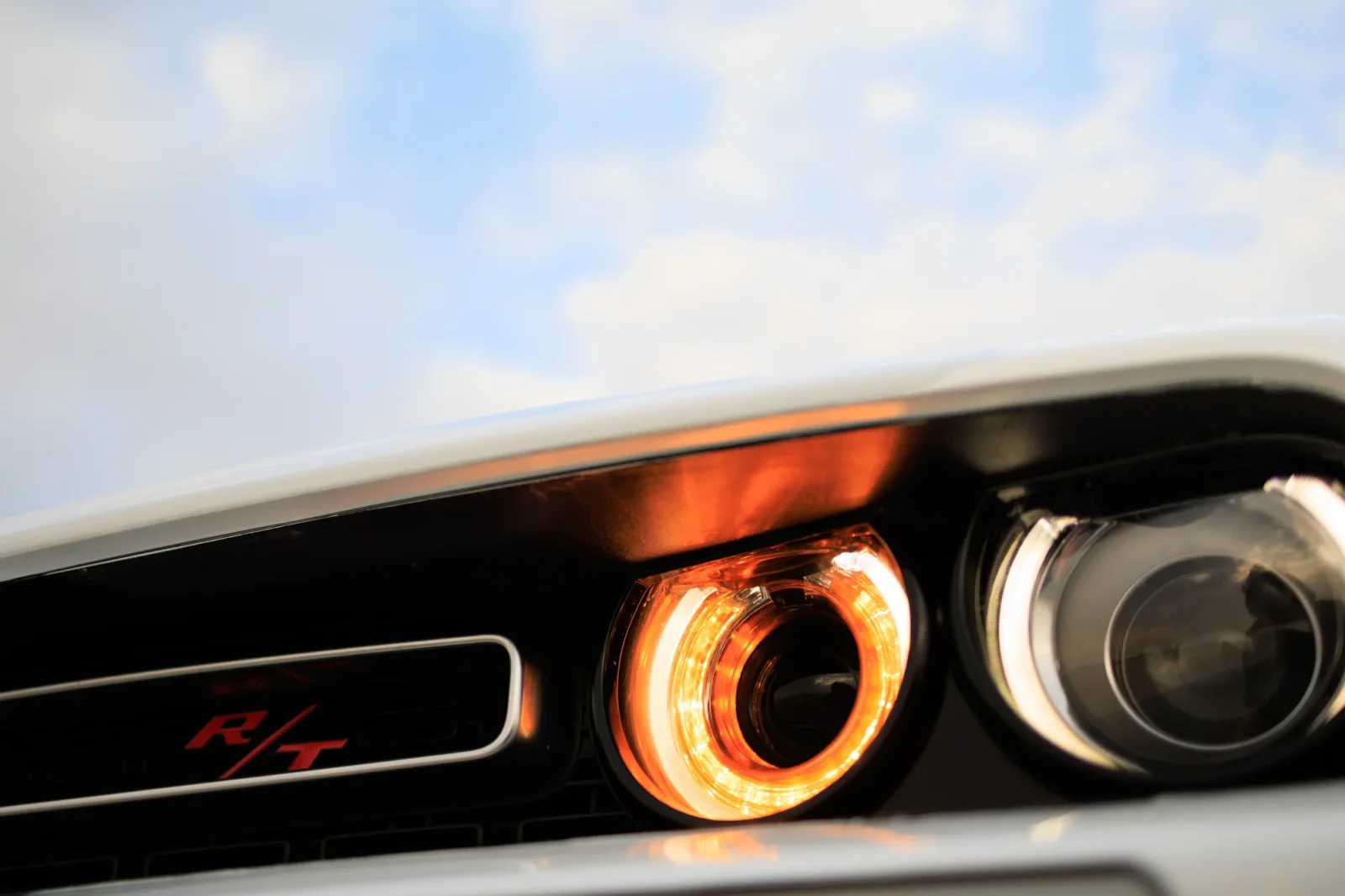 Rent Dodge Challenger R/T White 2022 in Dubai - 8 