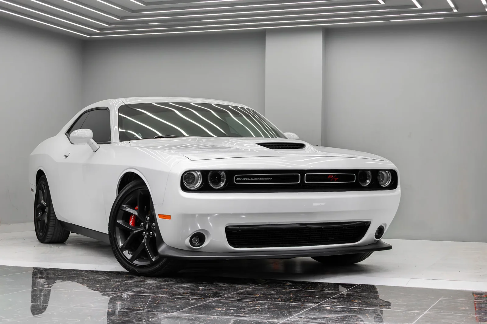 Miete Dodge Challenger R/T Weiß 2022 in der Dubai