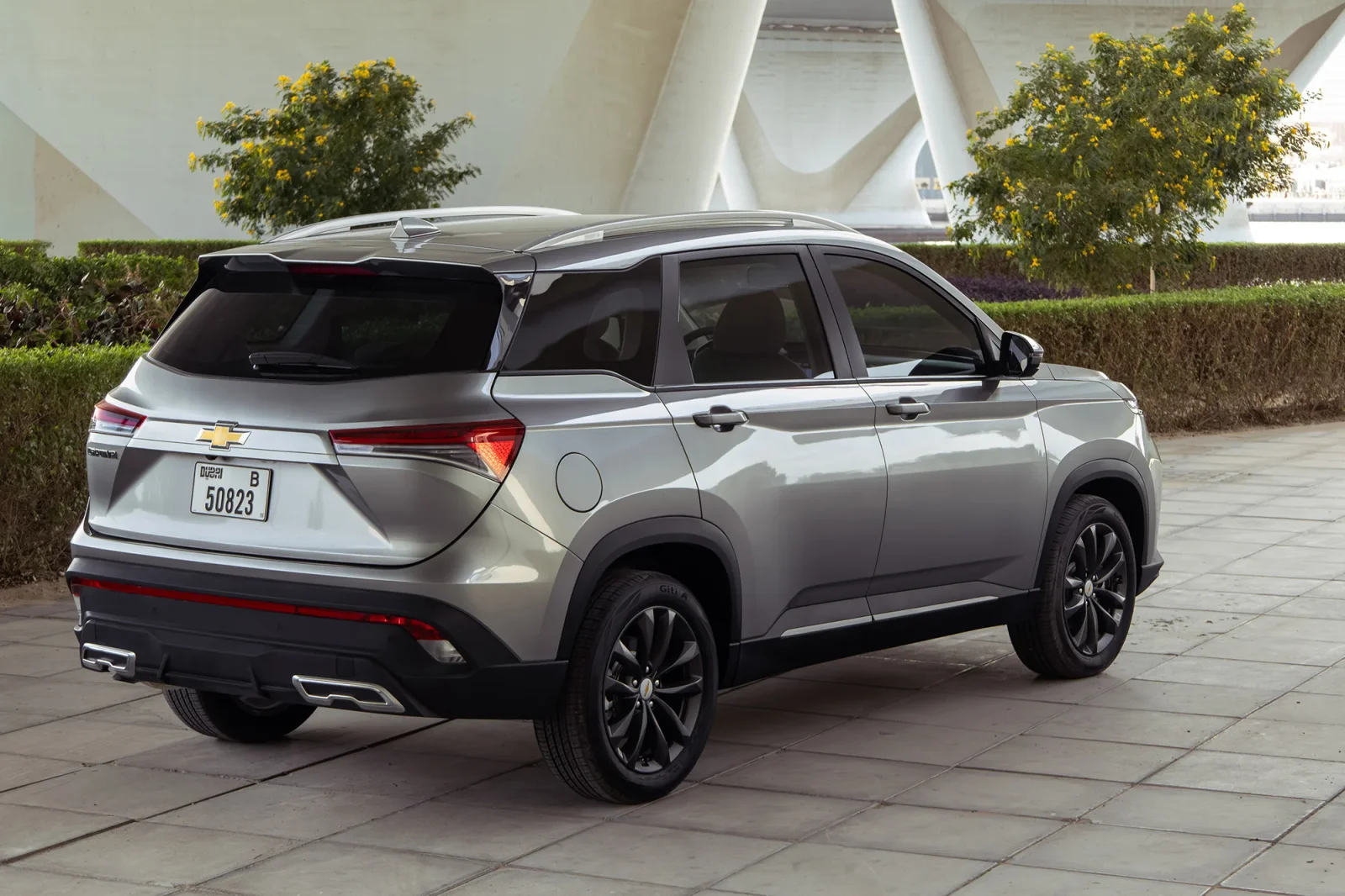 Loyer Chevrolet Captiva  Argent 2026 en Dubai - 6 