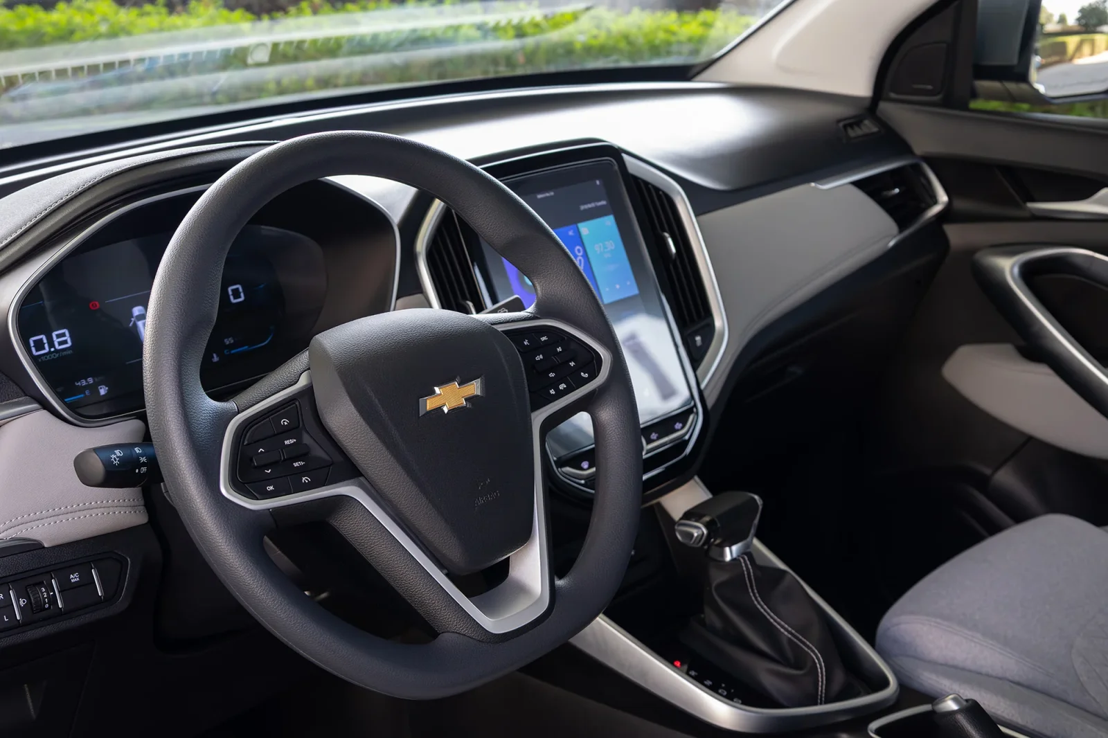 Loyer Chevrolet Captiva  Argent 2026 en Dubai - 3 