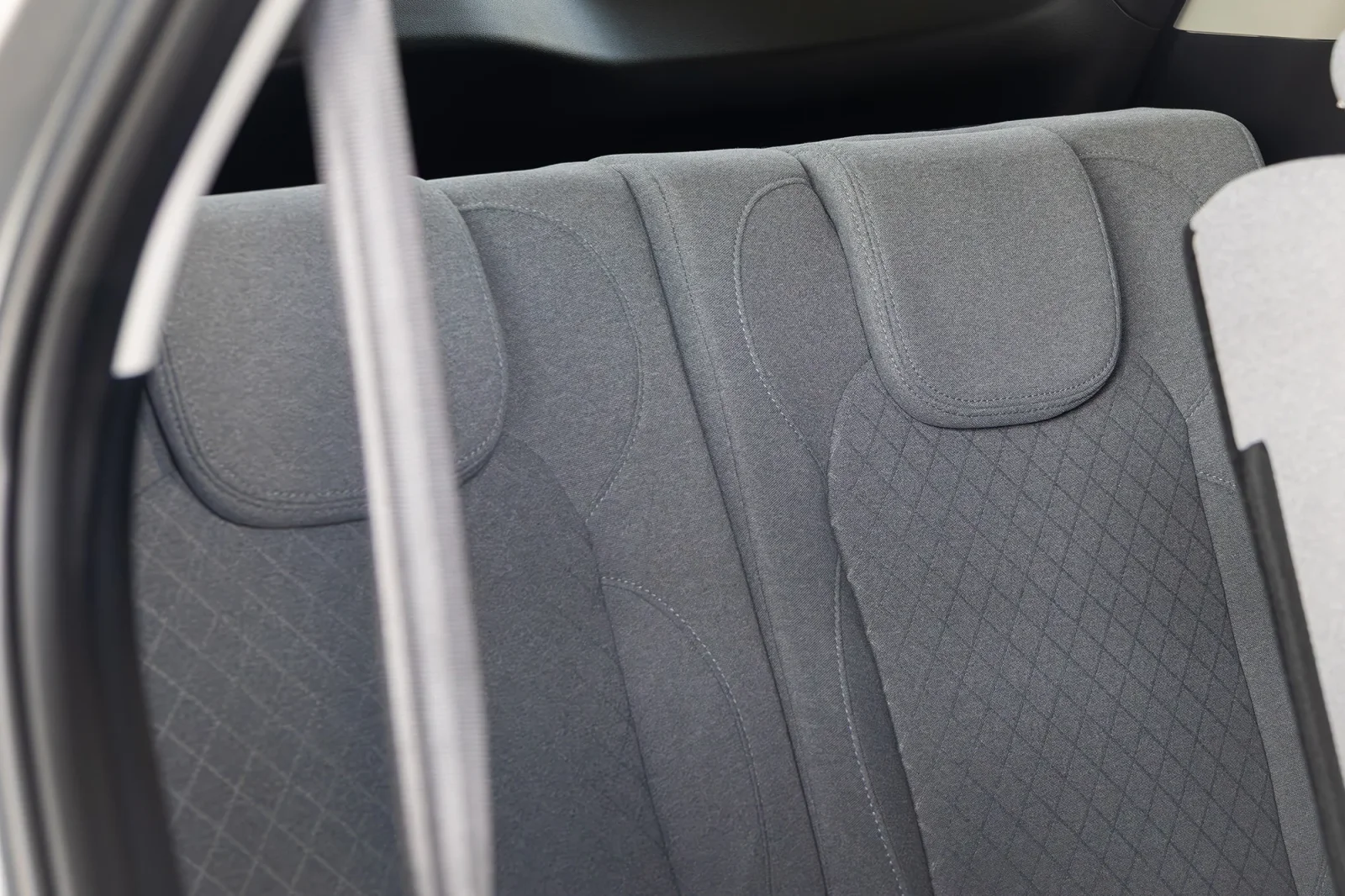 Loyer Chevrolet Captiva  Argent 2026 en Dubai - 10 