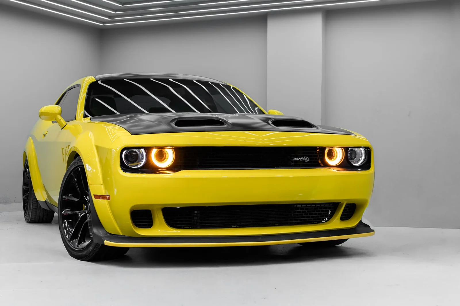 Miete Dodge Challenger R/T Scat Pack Gelb 2022 in der Dubai