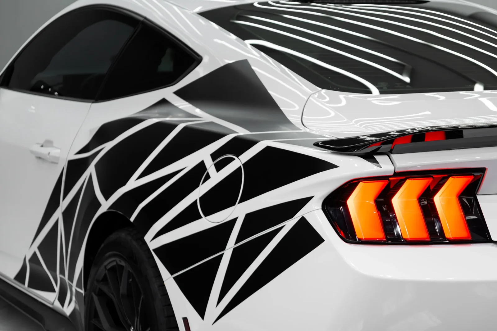 Alquiler Ford Mustang  Blanco 2024 en Dubái - 5 