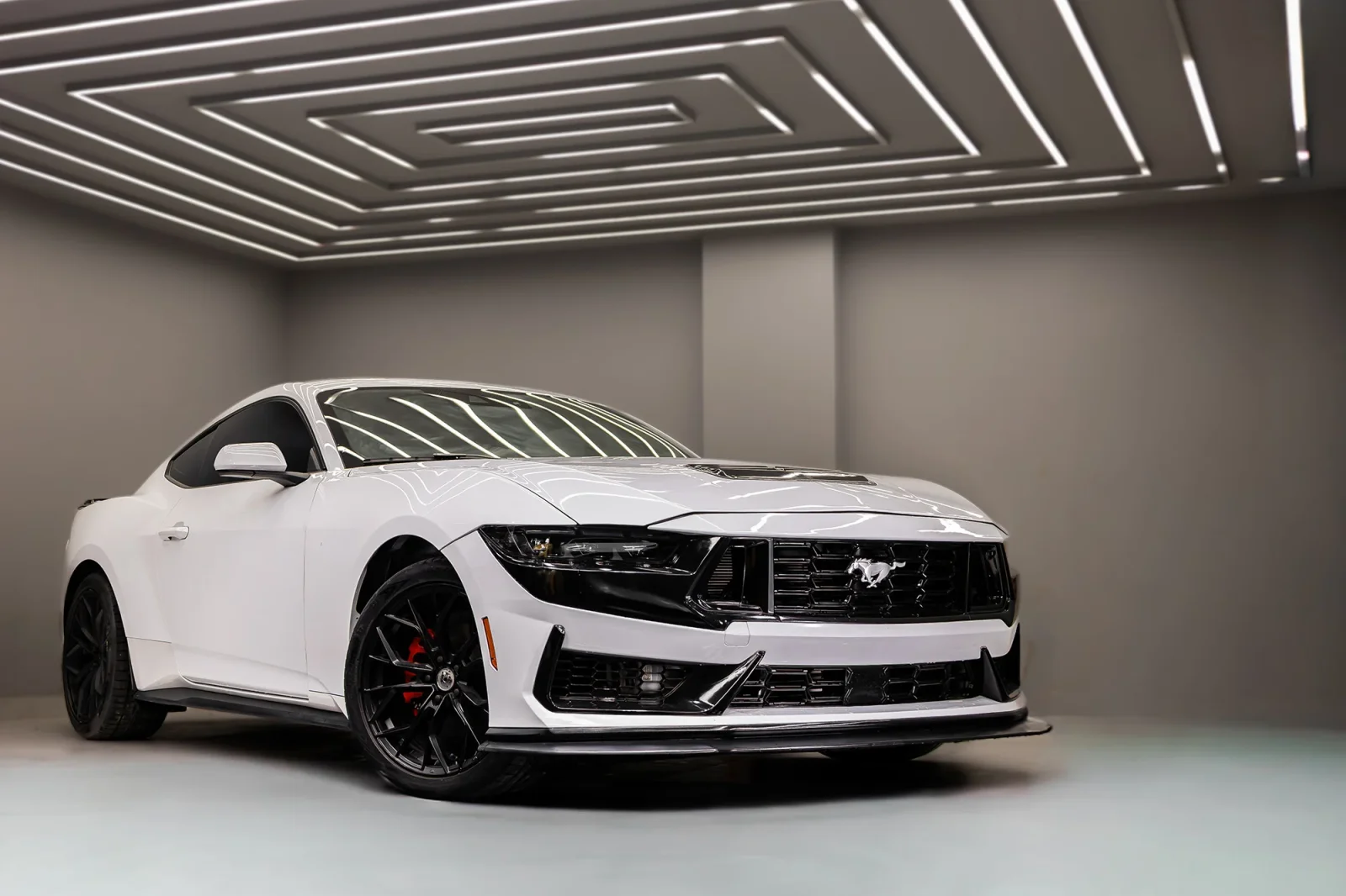 Alquiler Ford Mustang  Blanco 2024 en Dubái