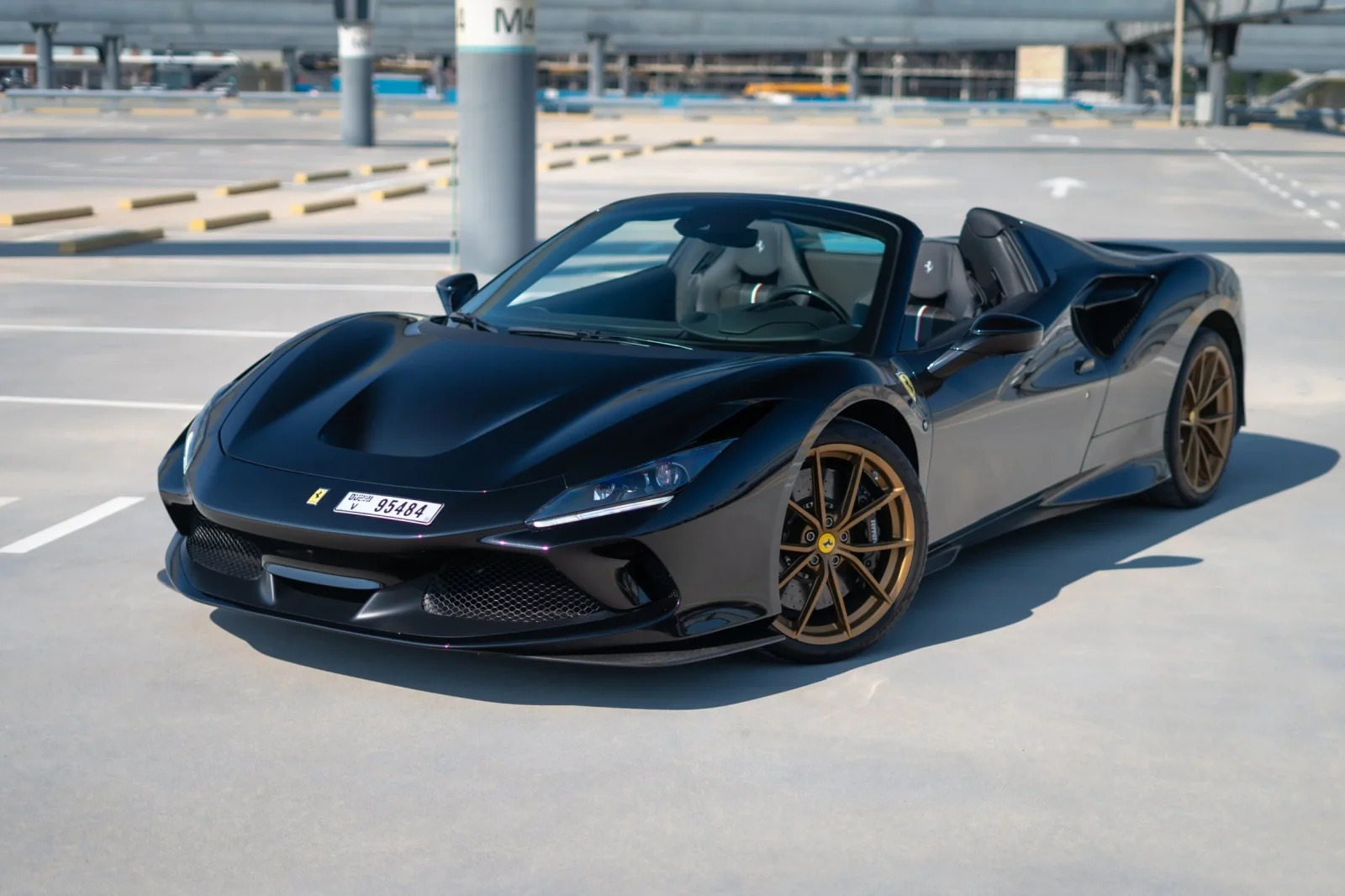 Miete Ferrari F8 Tributo Spyder Schwarz 2022 in der Dubai