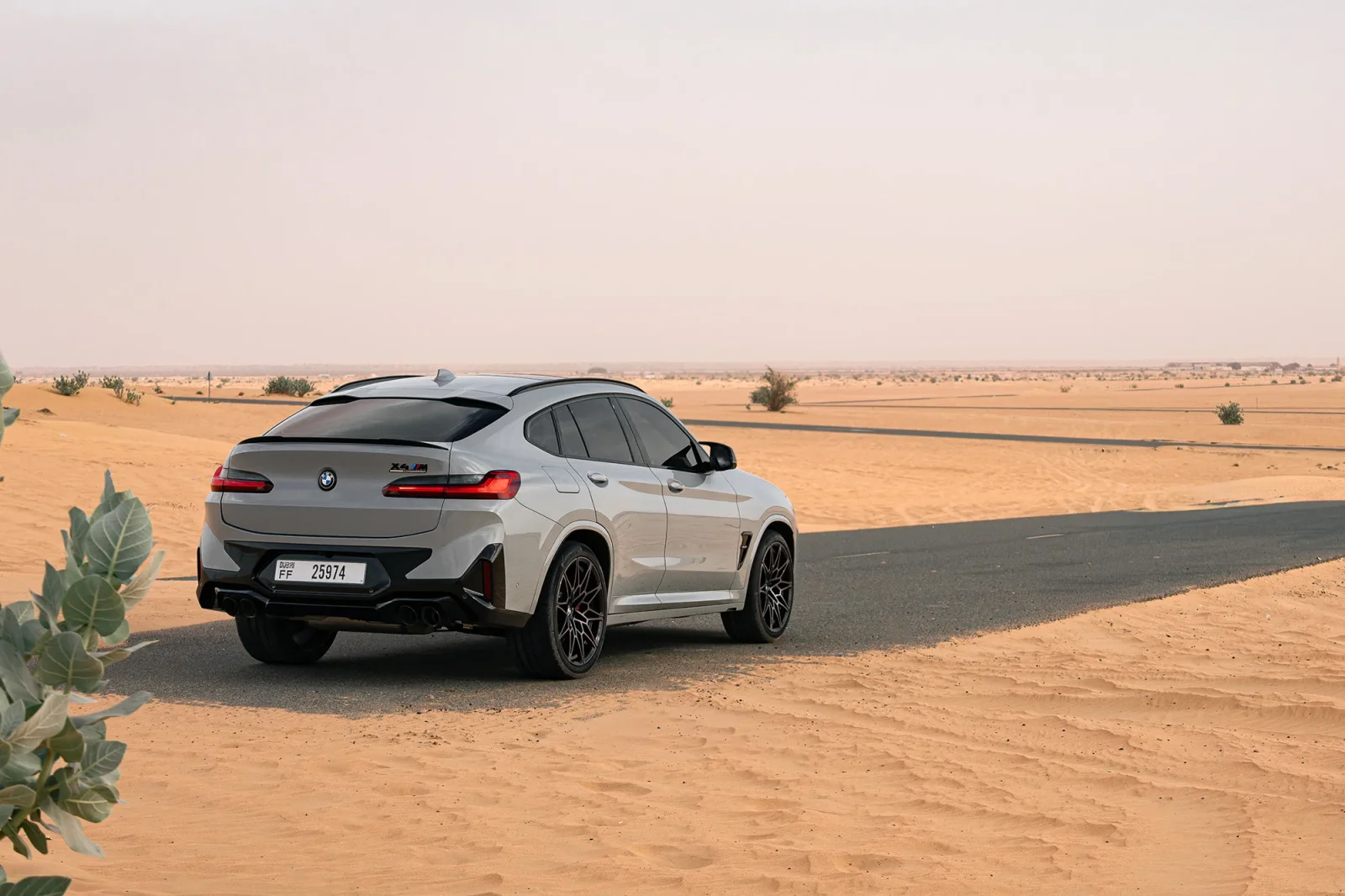 Loyer BMW X4 M Competition Gris 2022 en Dubai - 12 
