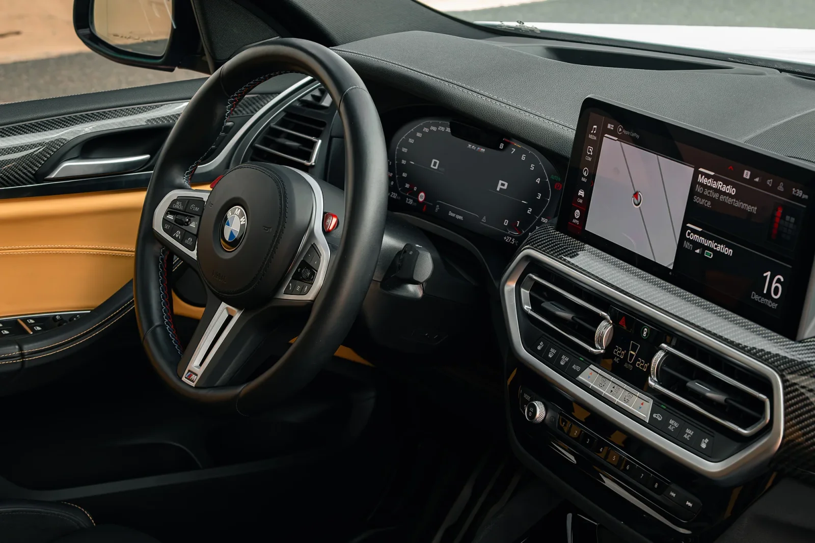 Loyer BMW X4 M Competition Gris 2022 en Dubai - 4 