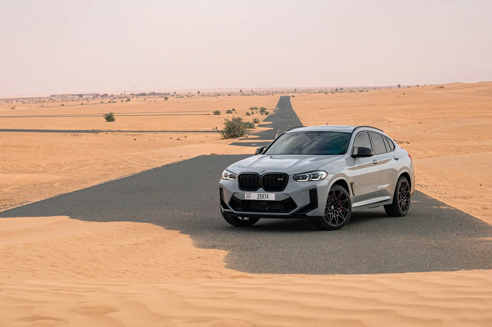 Loyer BMW X4 M Competition Gris 2022 en Dubai - 11 