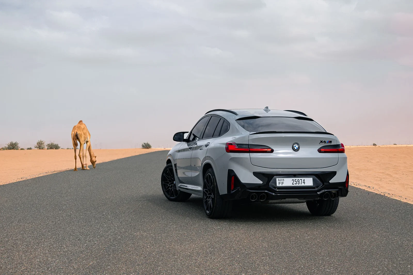 Loyer BMW X4 M Competition Gris 2022 en Dubai - 13 