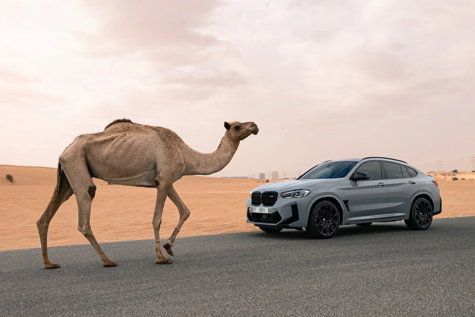 Loyer BMW X4 M Competition Gris 2022 en Dubai - 14 