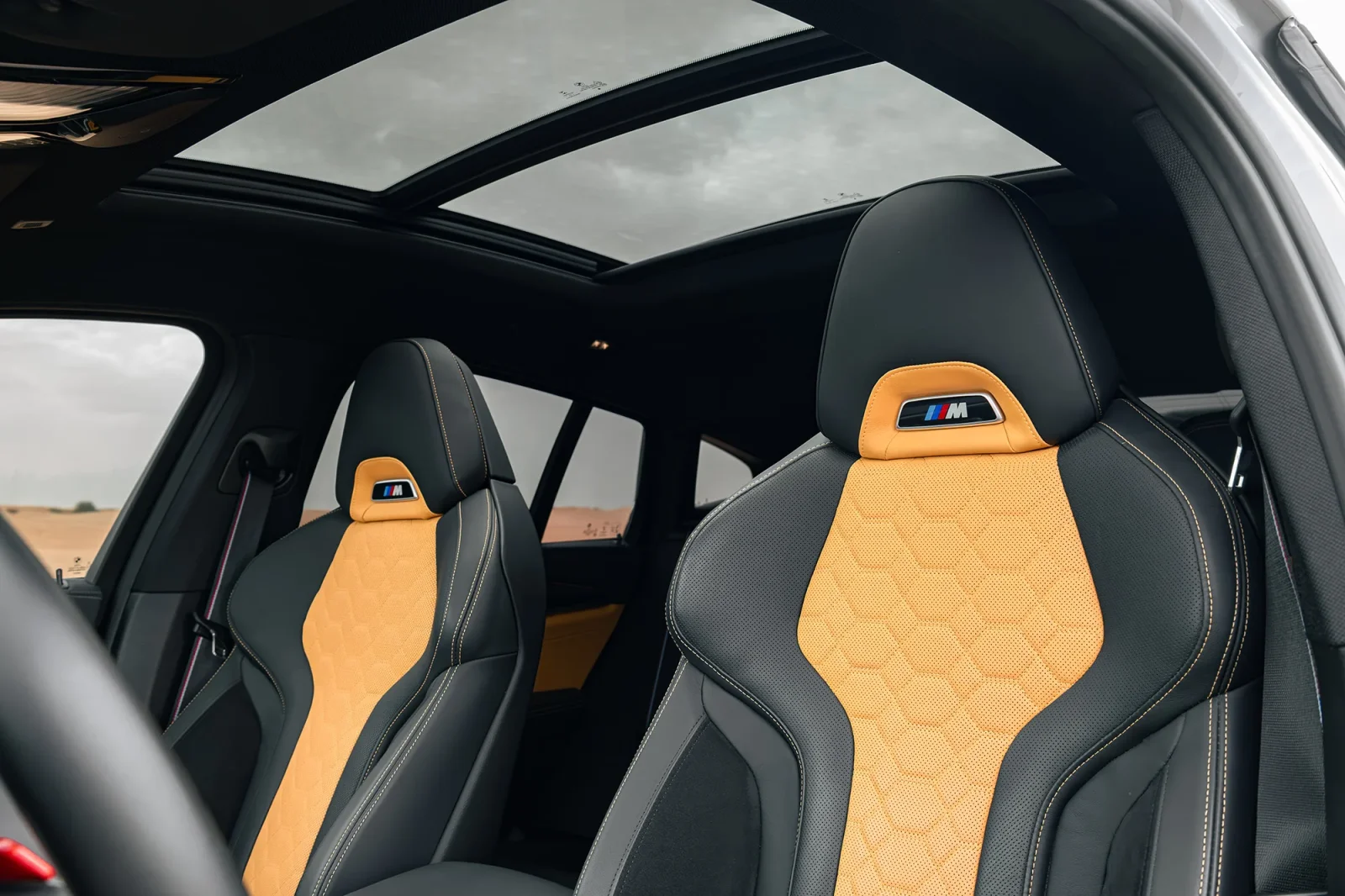 Loyer BMW X4 M Competition Gris 2022 en Dubai - 5 