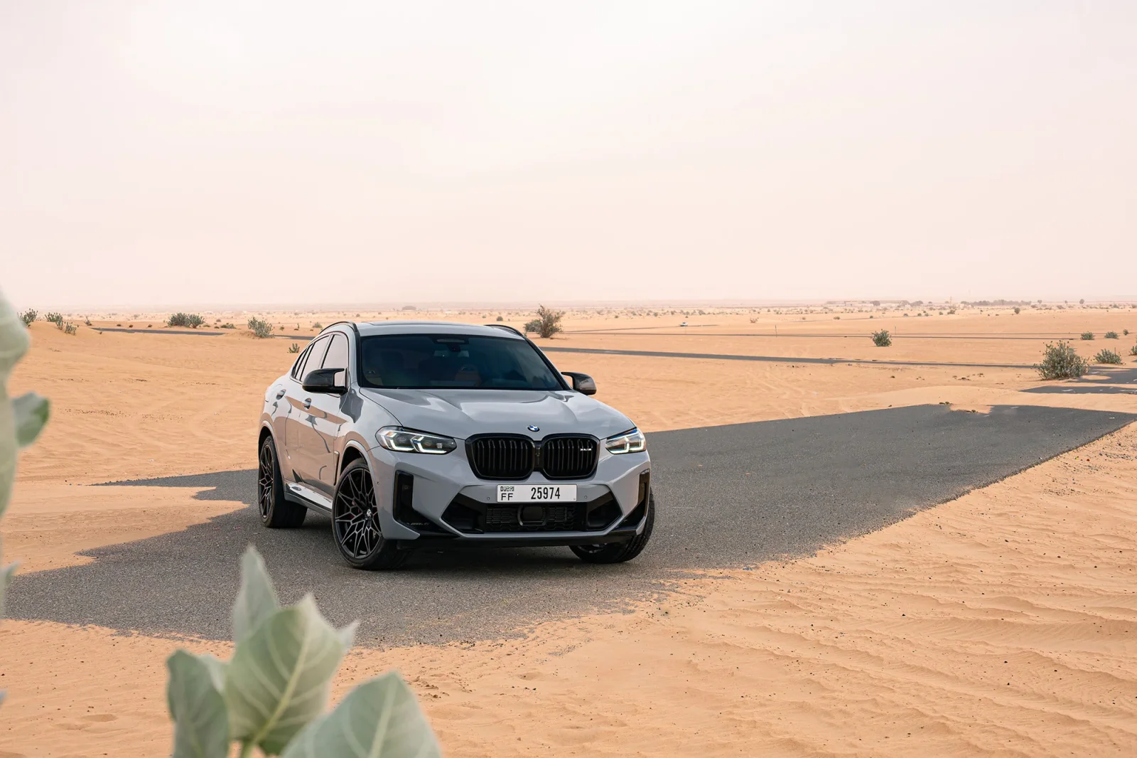 Loyer BMW X4 M Competition Gris 2022 en Dubai - 2 