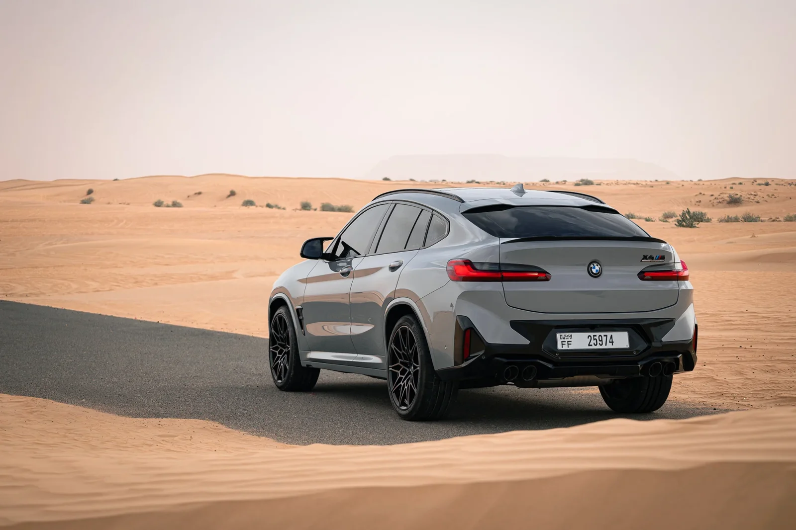 Loyer BMW X4 M Competition Gris 2022 en Dubai - 10 