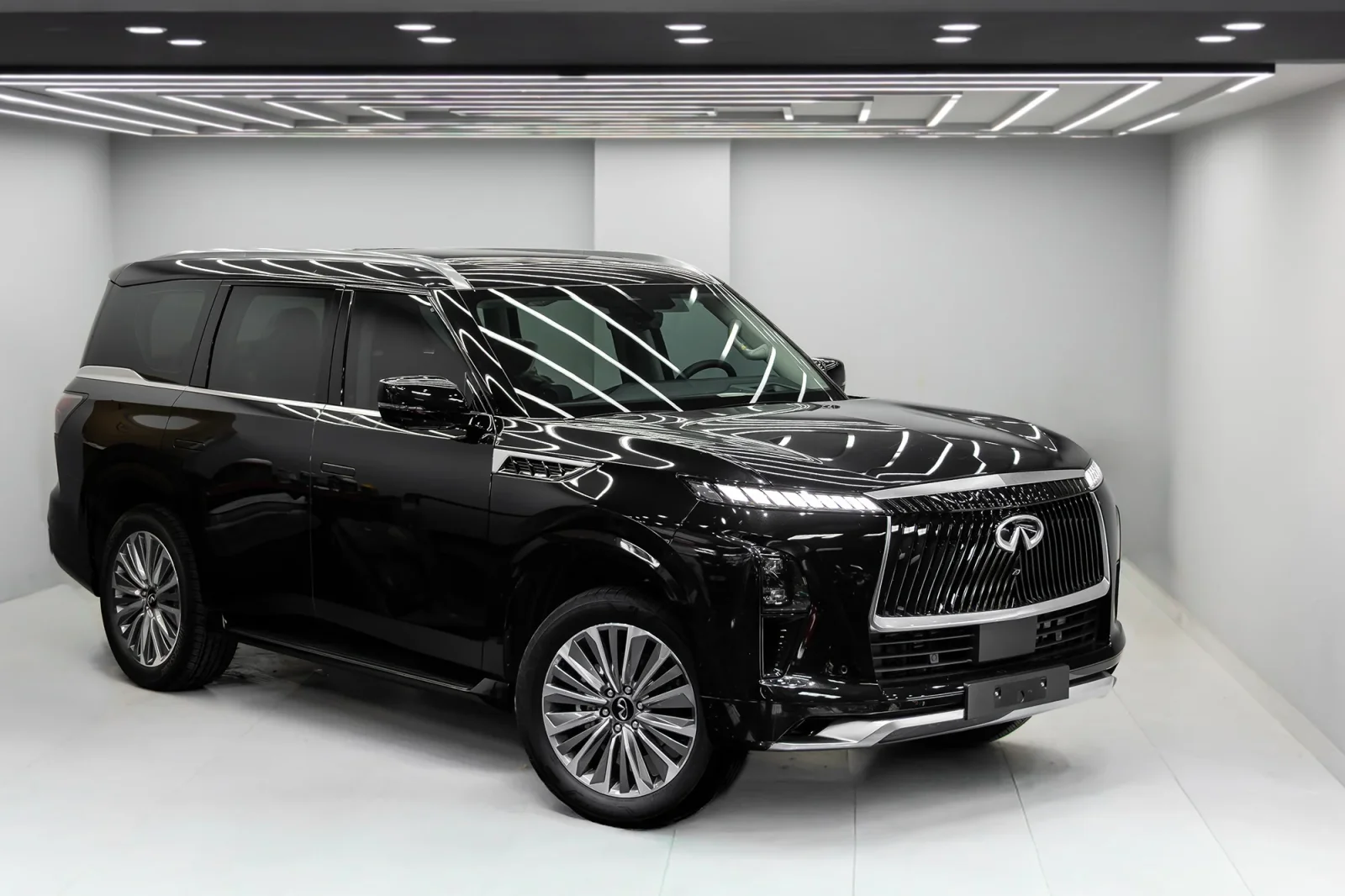 Loyer Infiniti QX80  Noir 2025 en Dubai