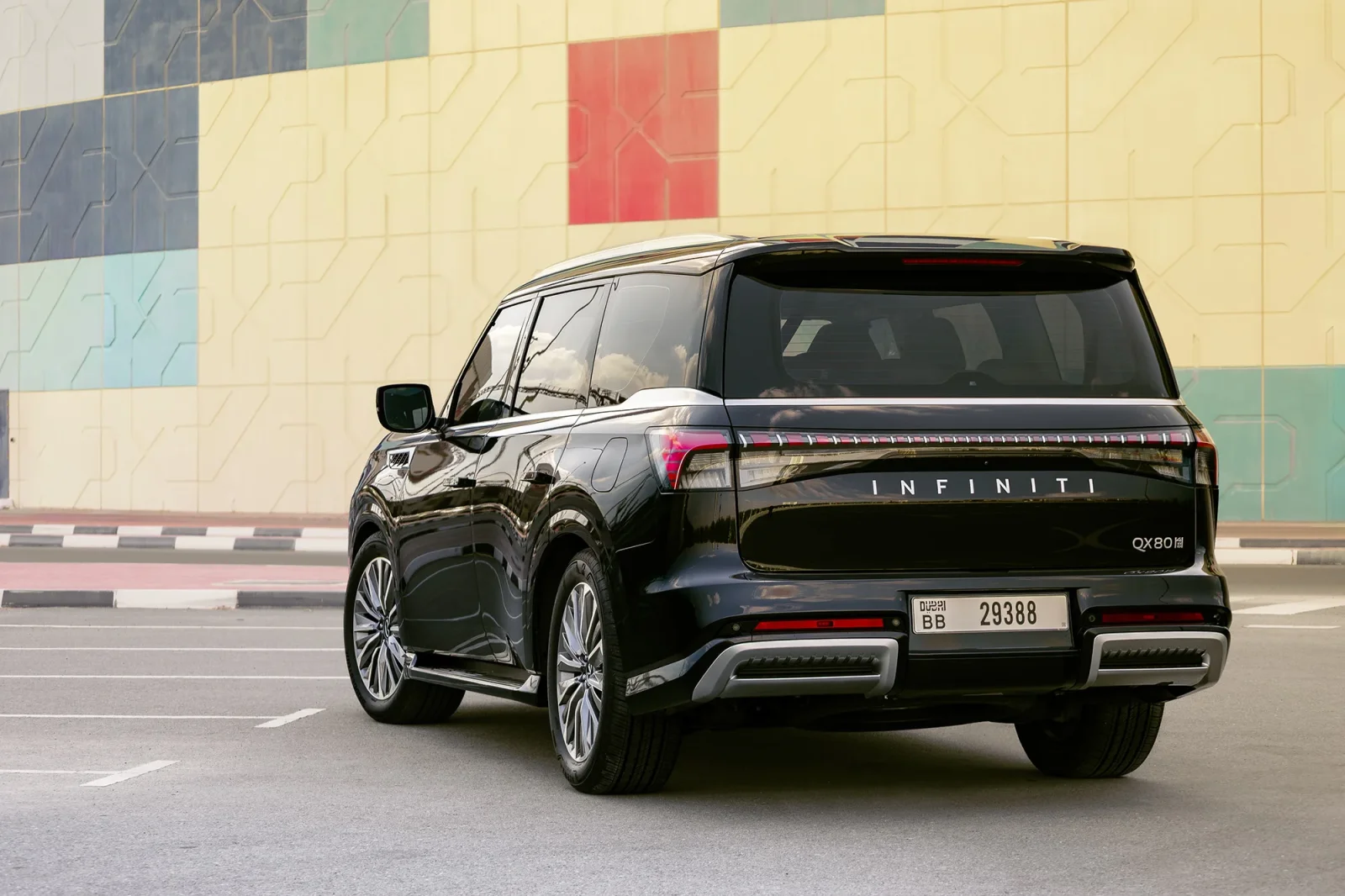 Kiralık Infiniti QX80  Siyah 2025 içinde Dubai - 11 