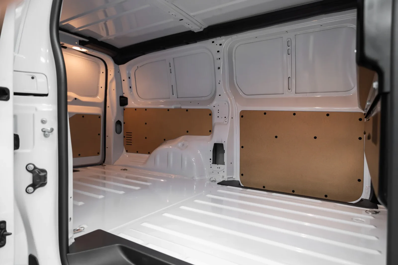 Rent Citroen Jumpy  White 2025 in Dubai - 4 