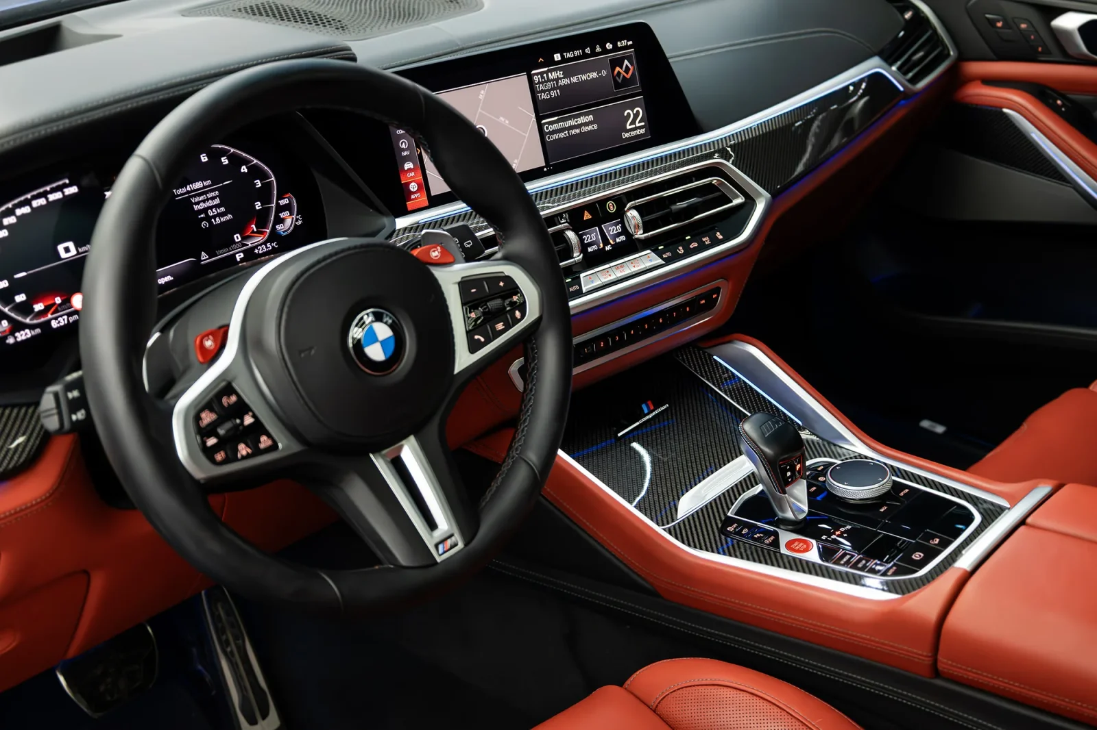 Kiralık BMW X5 M Competition Mavi 2022 içinde Dubai - 2 