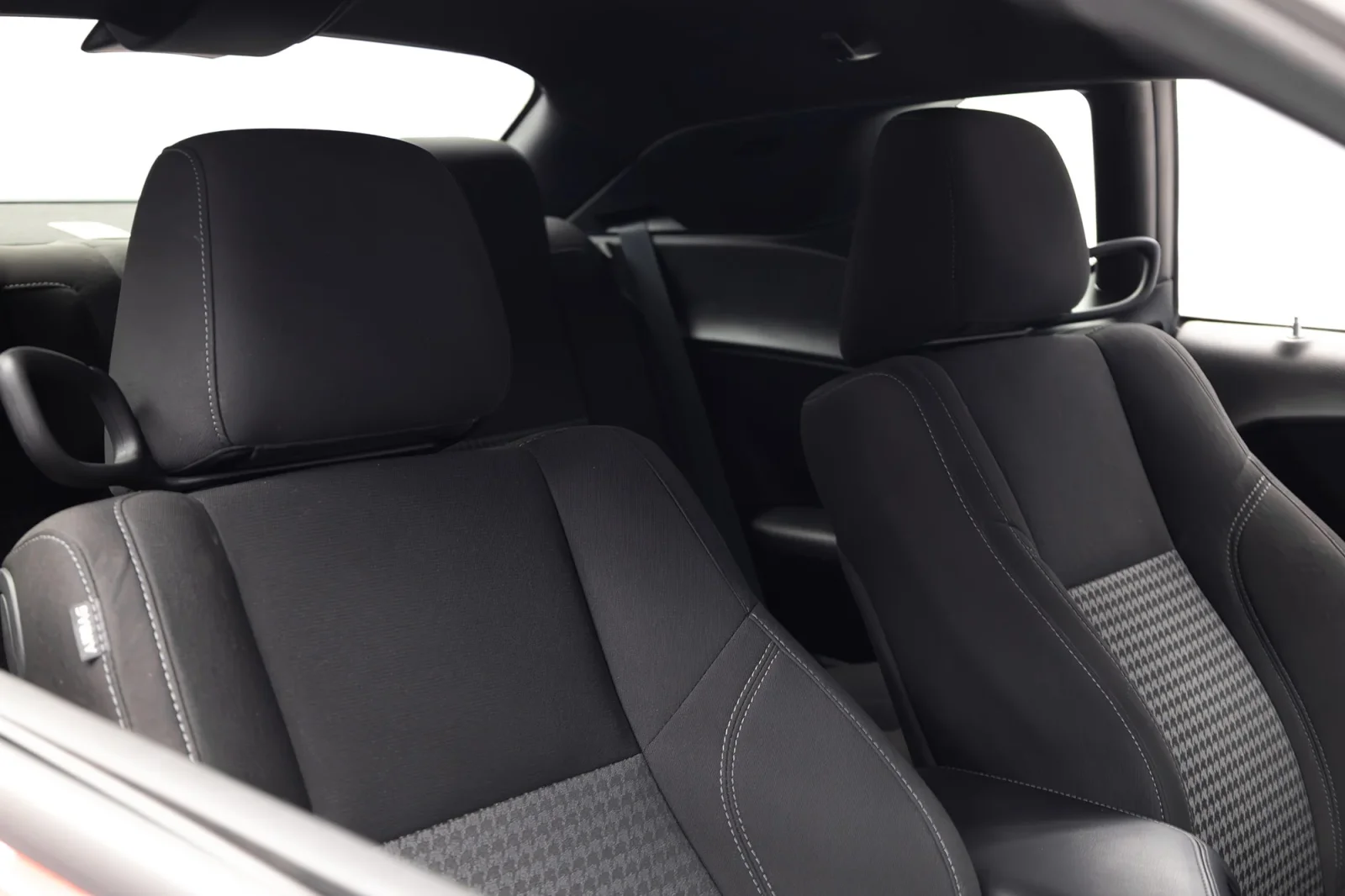 Miete Dodge Challenger  Rot 2023 in der Dubai - 2 