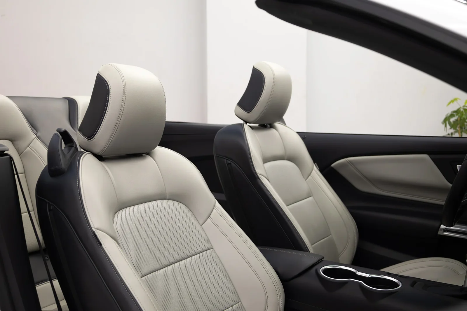 Rent Ford Mustang  White 2024 in Dubai - 3 