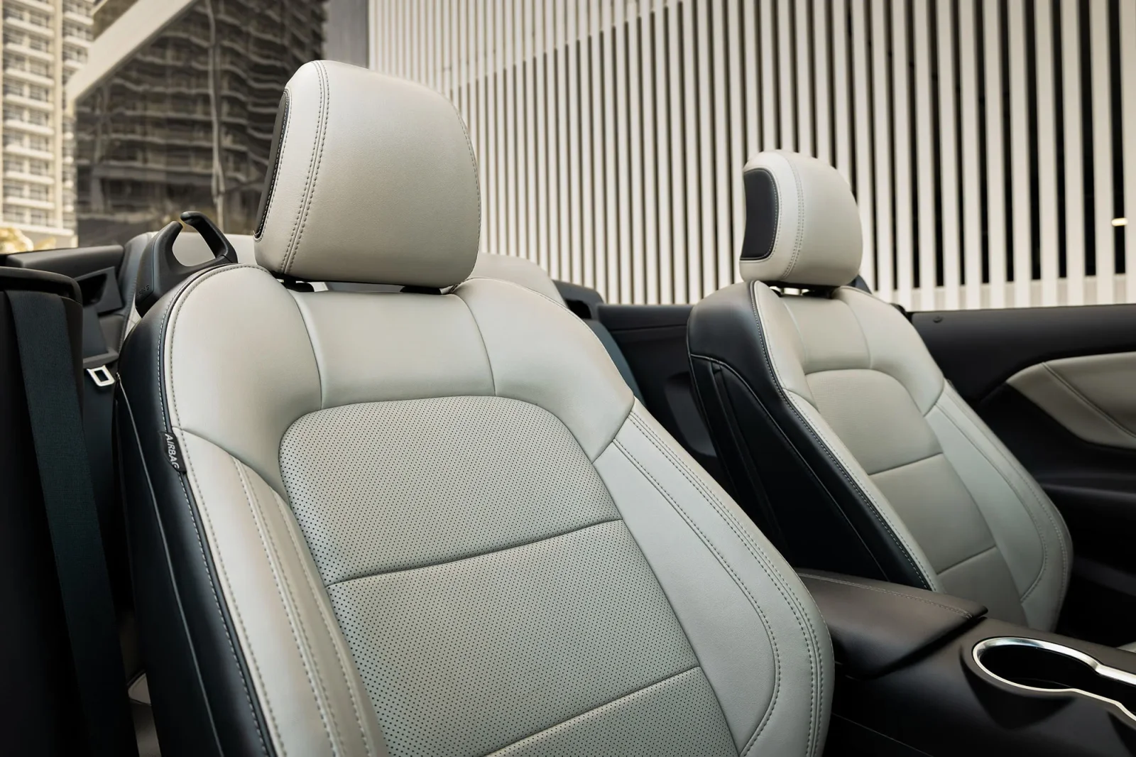 Аренда Ford Mustang  Белый 2024 в Дубае - 4 