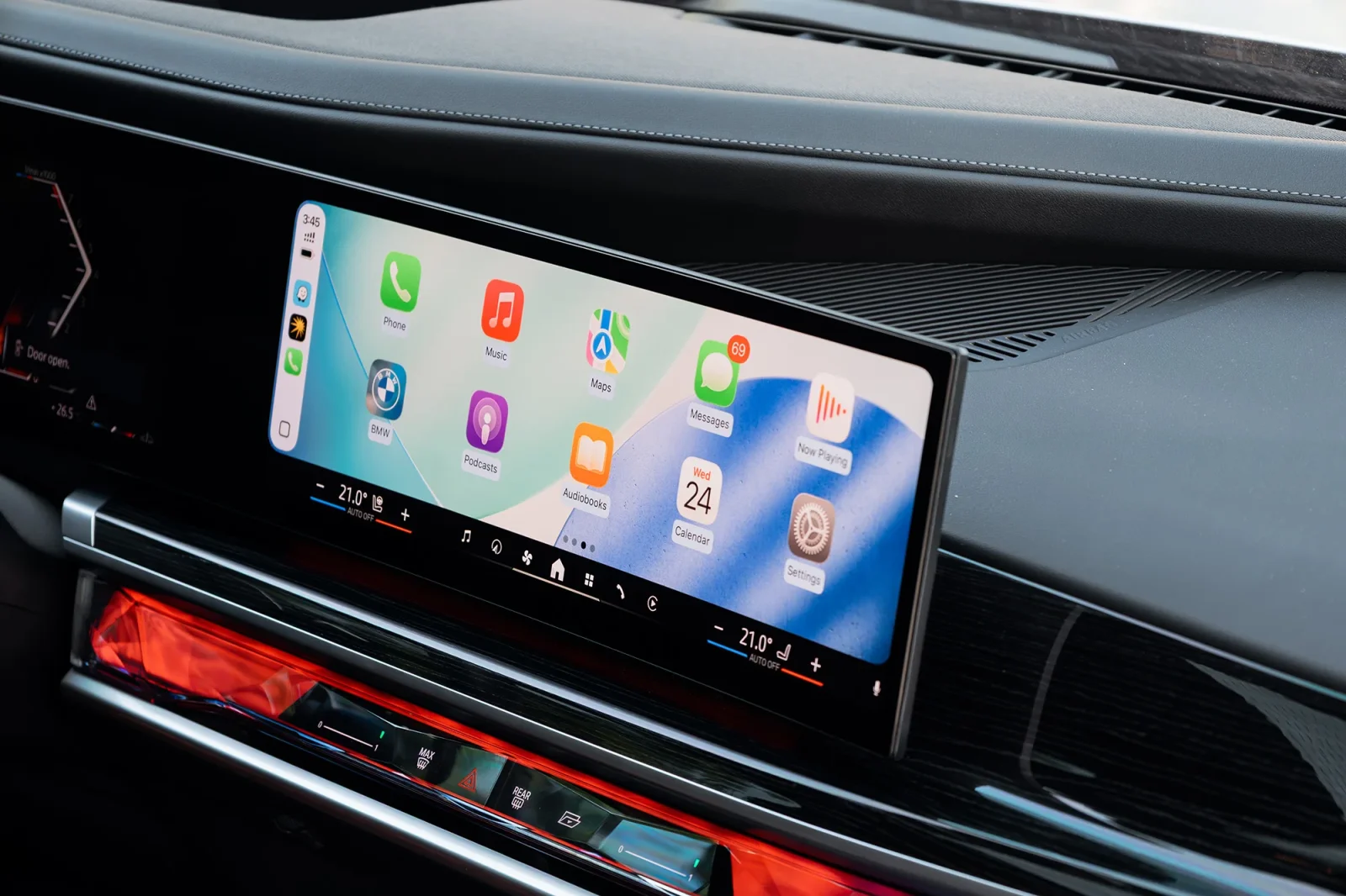 Alquiler BMW 7-Series 740i Individual Azul 2023 en Dubái - 4 