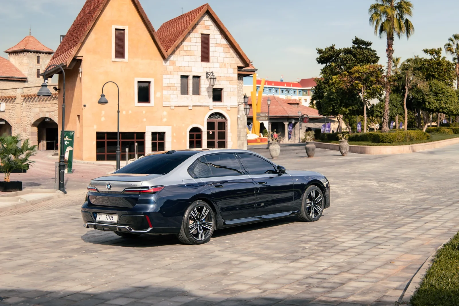 Alquiler BMW 7-Series 740i Individual Azul 2023 en Dubái - 16 