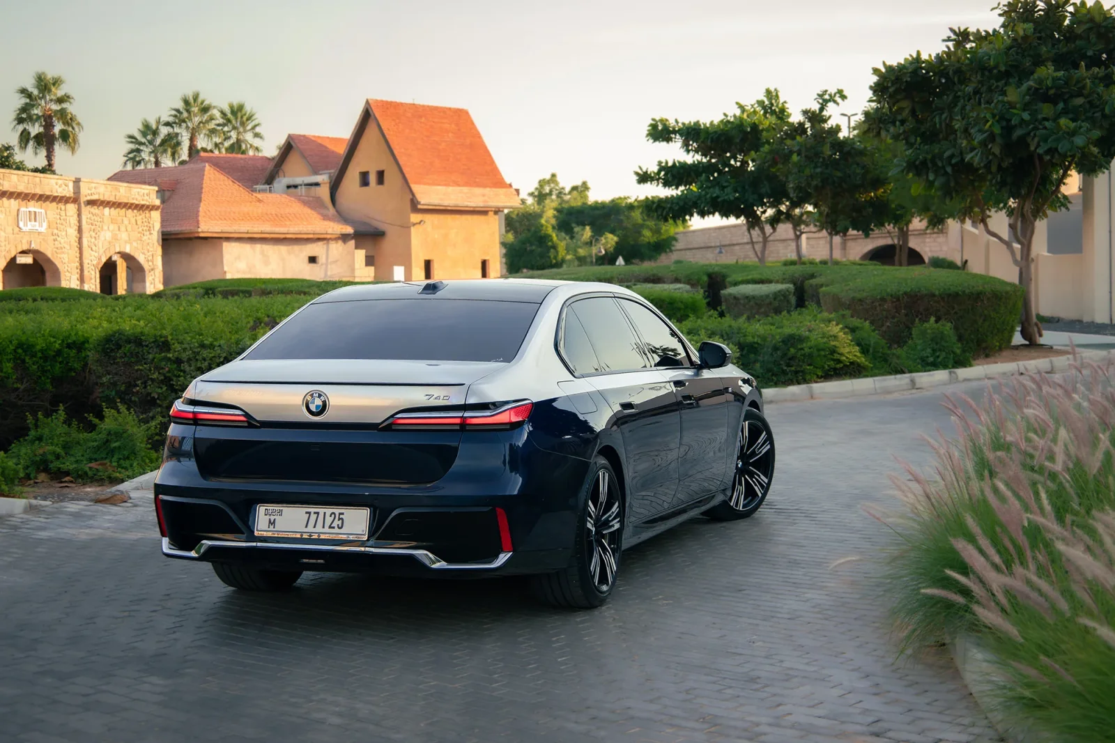 Alquiler BMW 7-Series 740i Individual Azul 2023 en Dubái - 15 