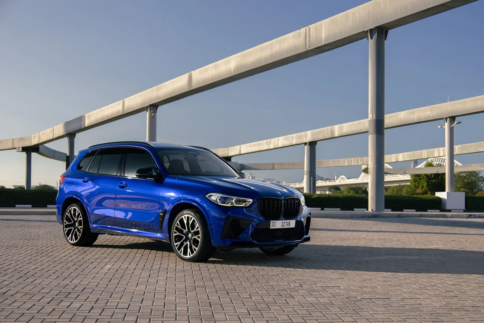 Аренда BMW X5 M Competition Синий 2022 в Дубае - 11 
