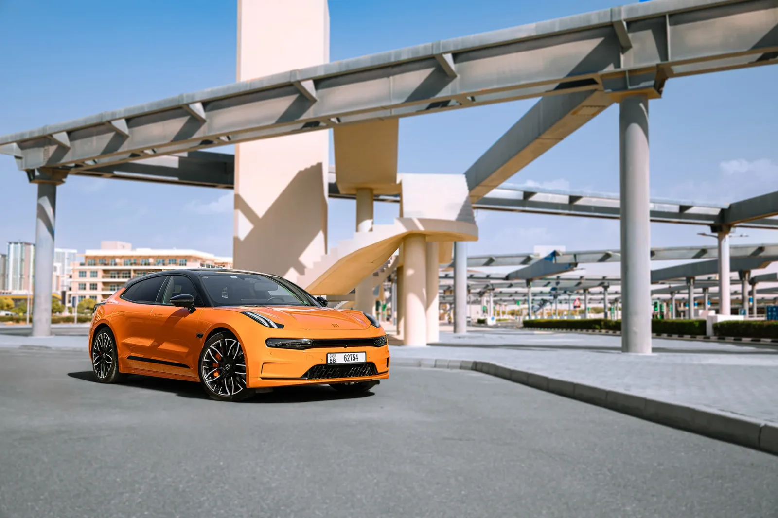 Huren Zeekr 1  Oranje 2023 in Dubai - 2 