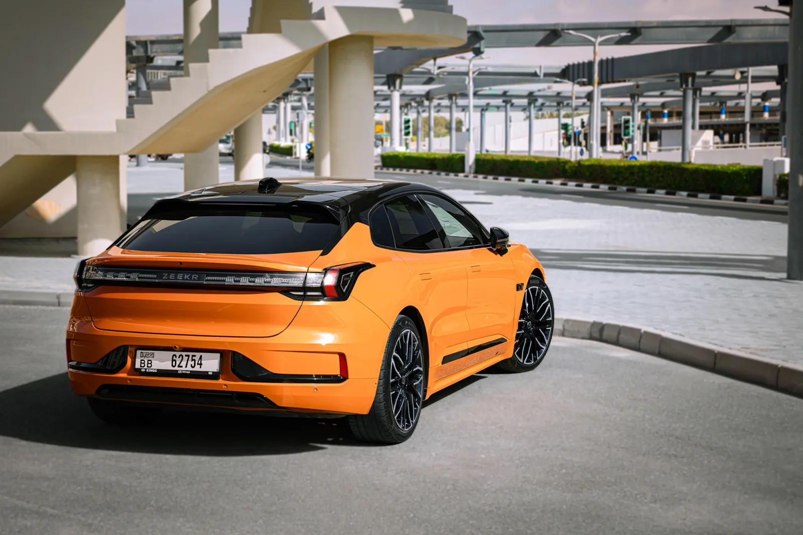 Huren Zeekr 1  Oranje 2023 in Dubai - 10 