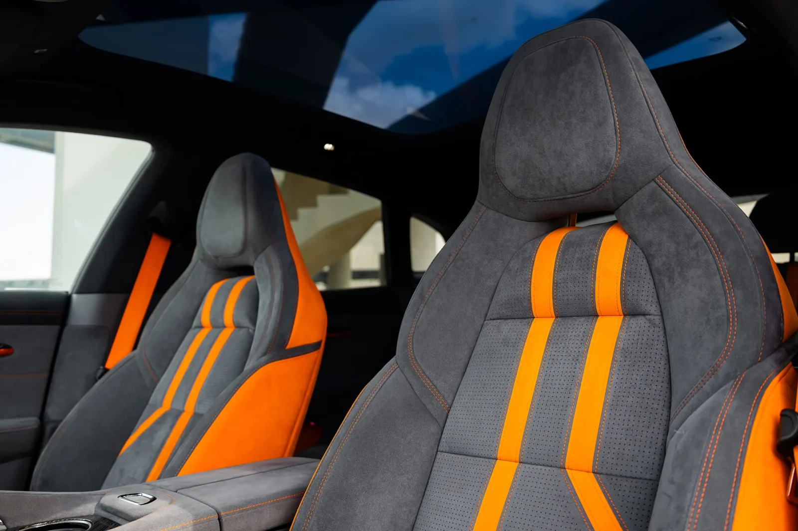 Huren Zeekr 1  Oranje 2023 in Dubai - 4 