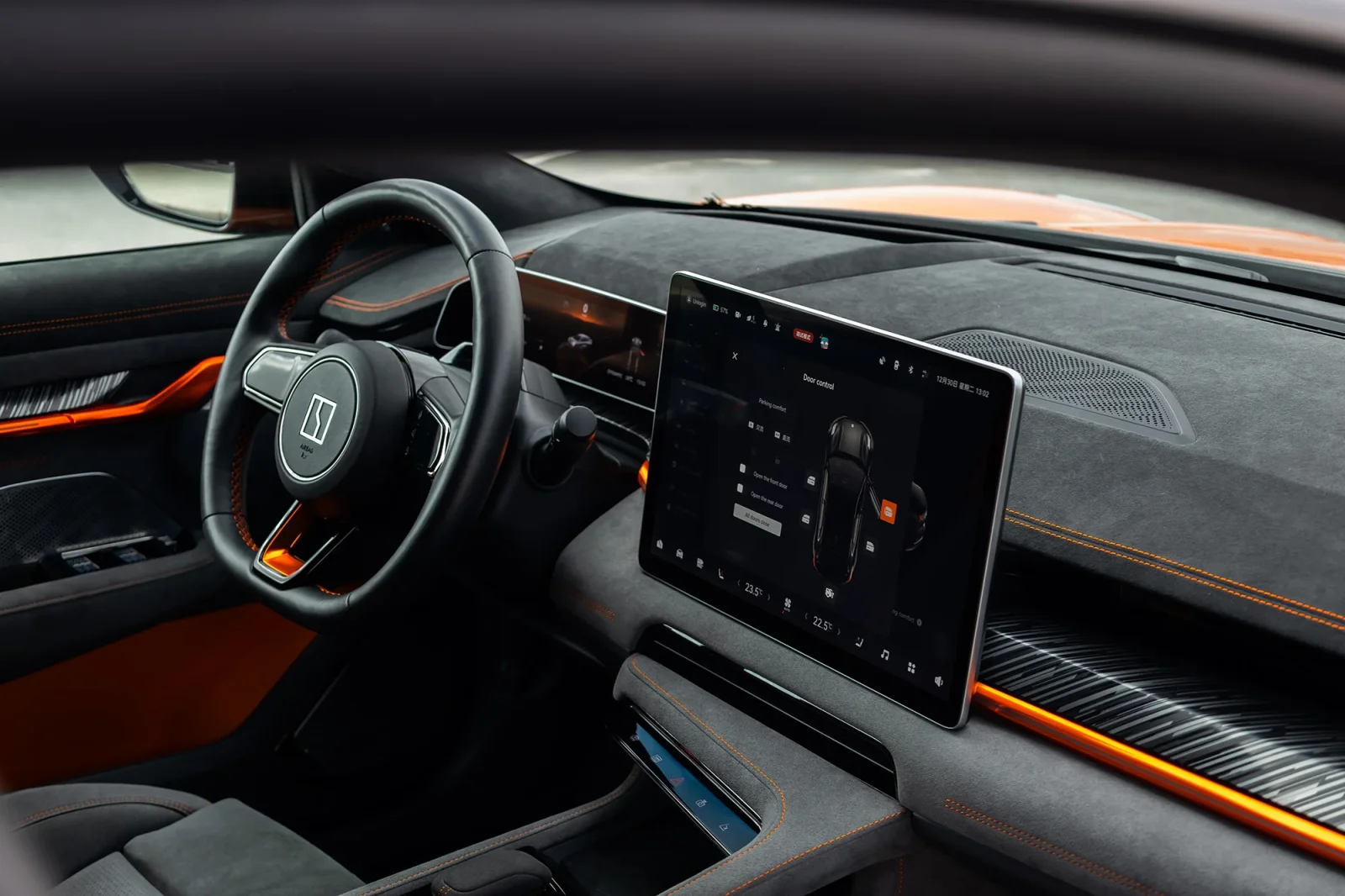 Huren Zeekr 1  Oranje 2023 in Dubai - 5 