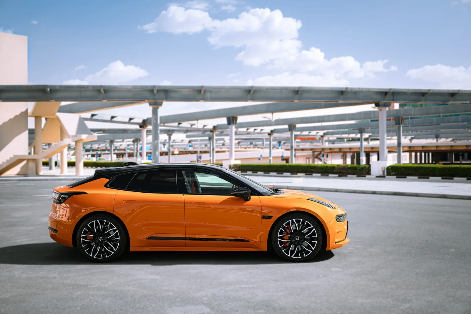 Huren Zeekr 1  Oranje 2023 in Dubai - 11 