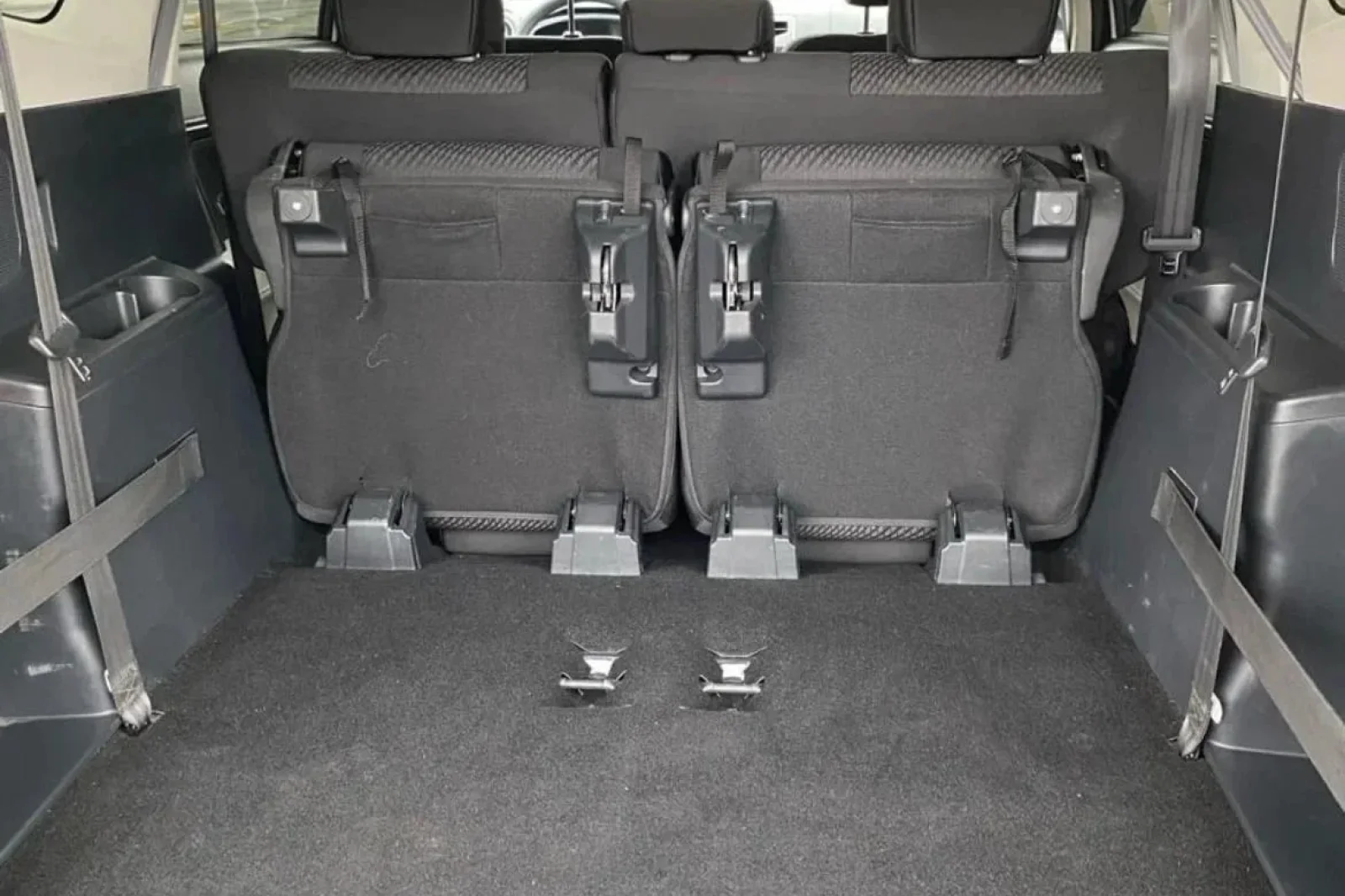 Alquiler Toyota Rush  Blanco 2023 en Dubái - 4 