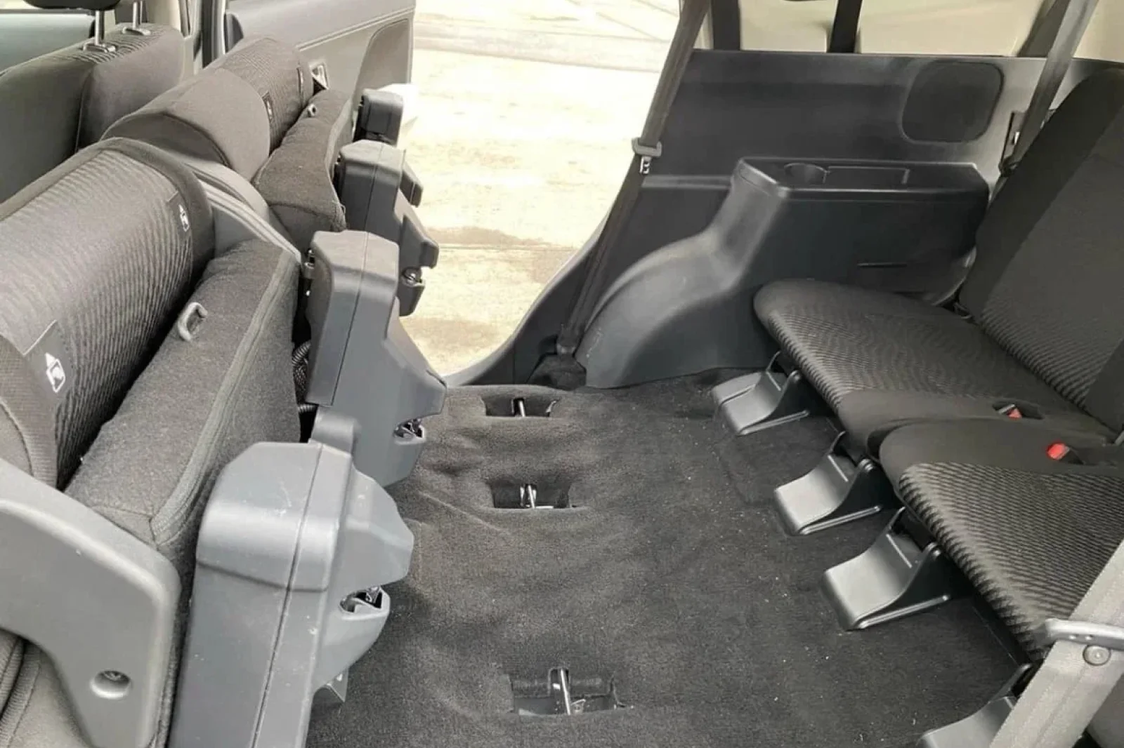 Alquiler Toyota Rush  Blanco 2023 en Dubái - 3 