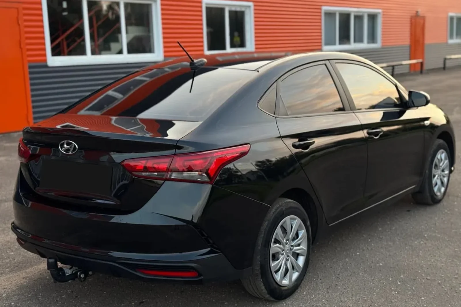 Huren Hyundai Accent  Zwart 2021 in Dubai - 2 