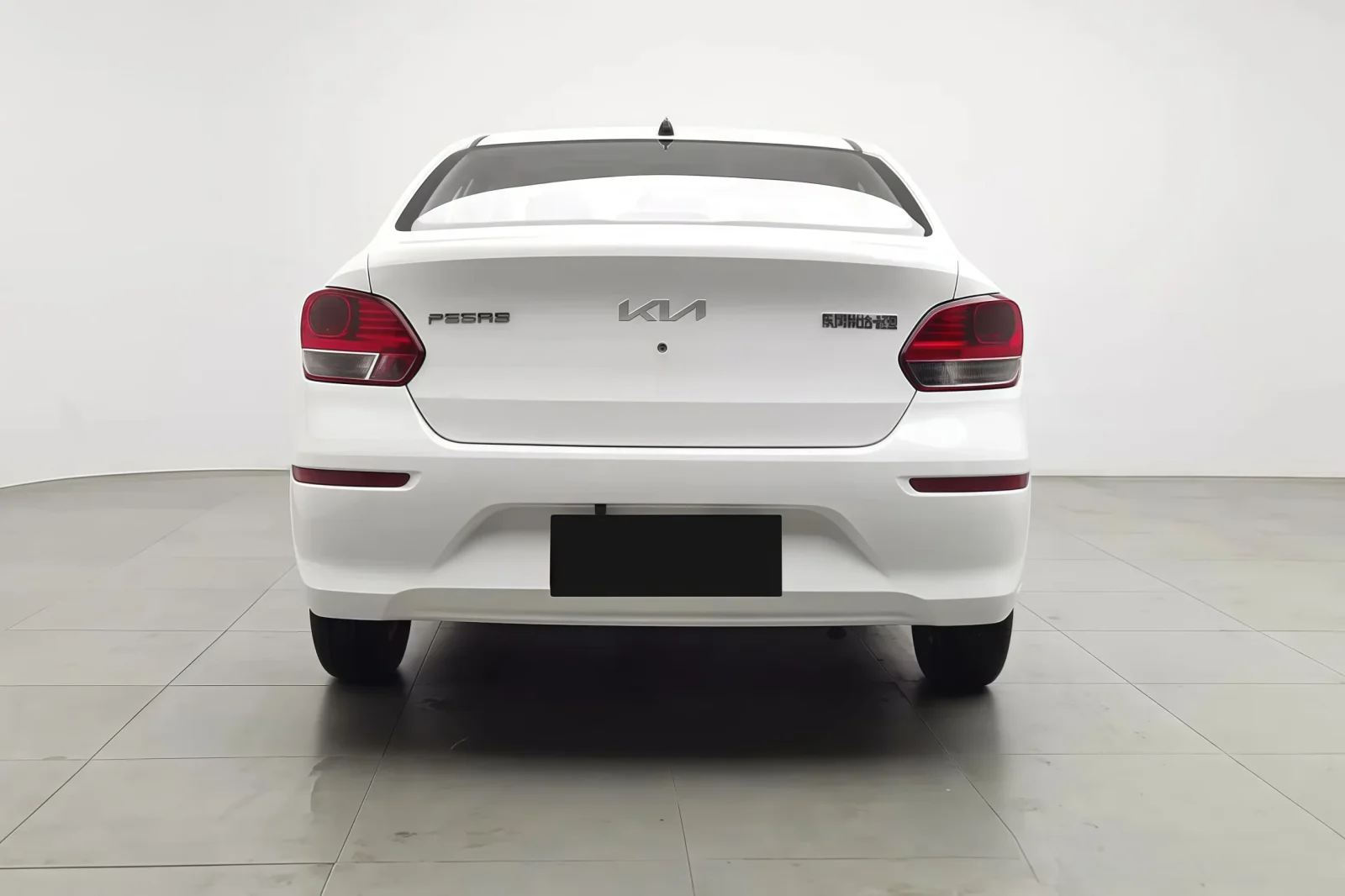 Huren Kia Pegas  Wit 2022 in Dubai - 2 