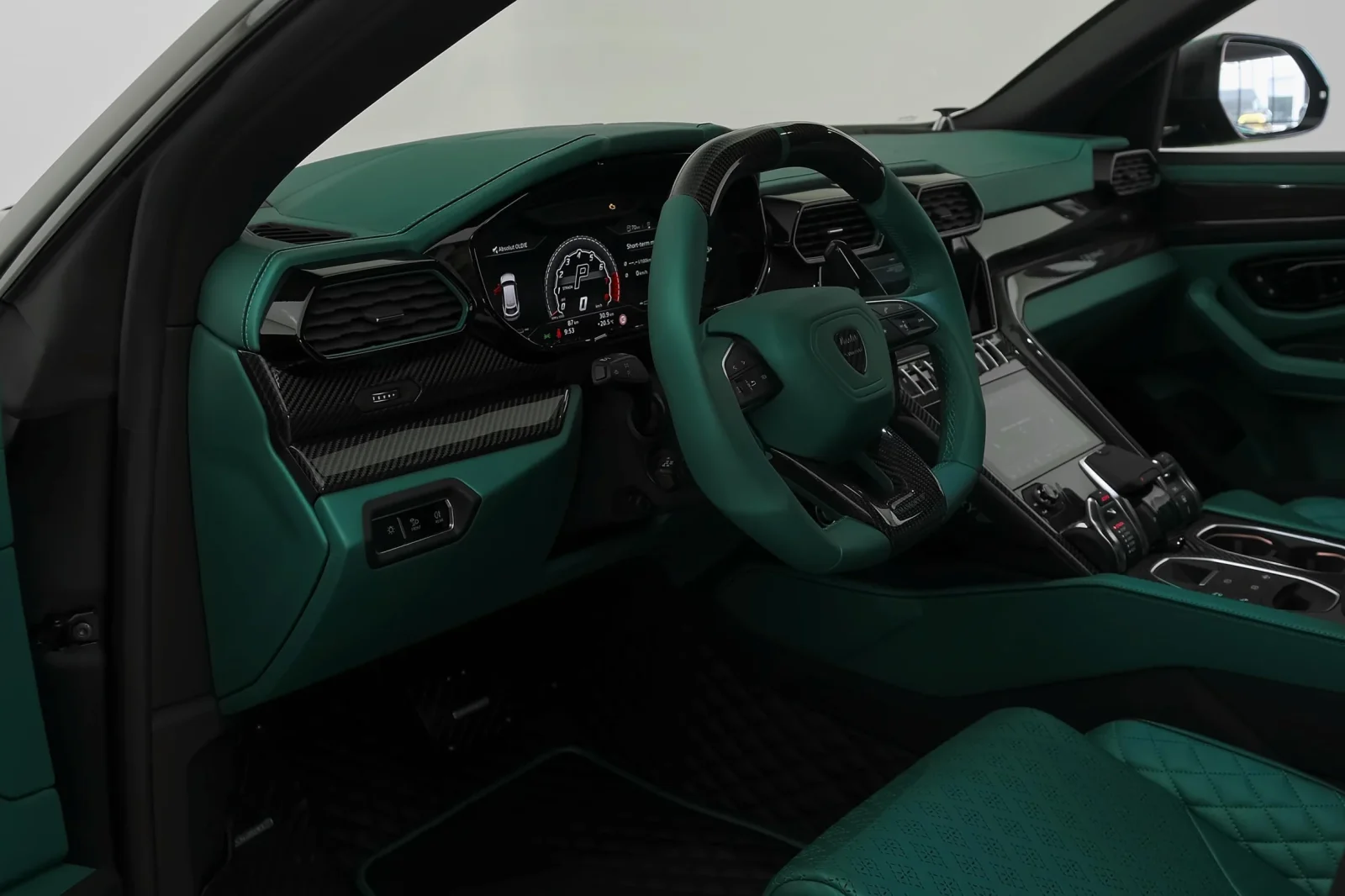 Miete Lamborghini Urus  Schwarz 2023 in der Dubai - 3 