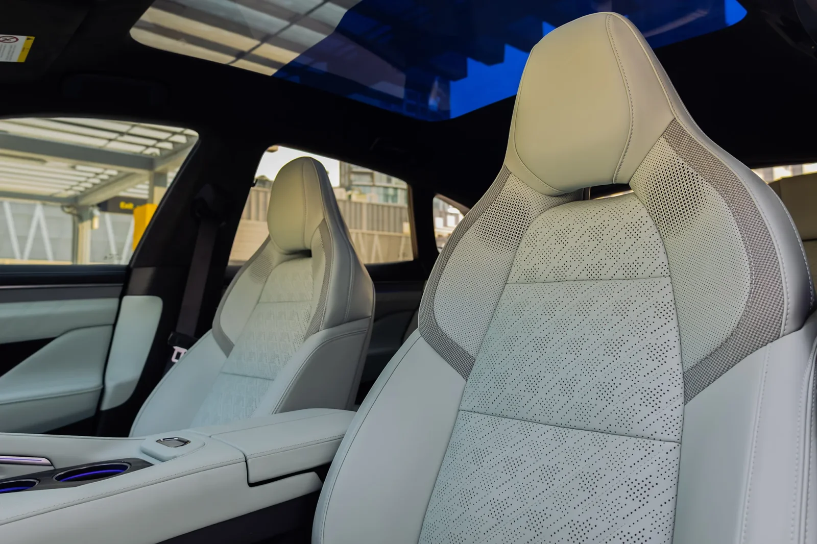 Affitto Zeekr 1  Verde 2024 in Dubai - 3 