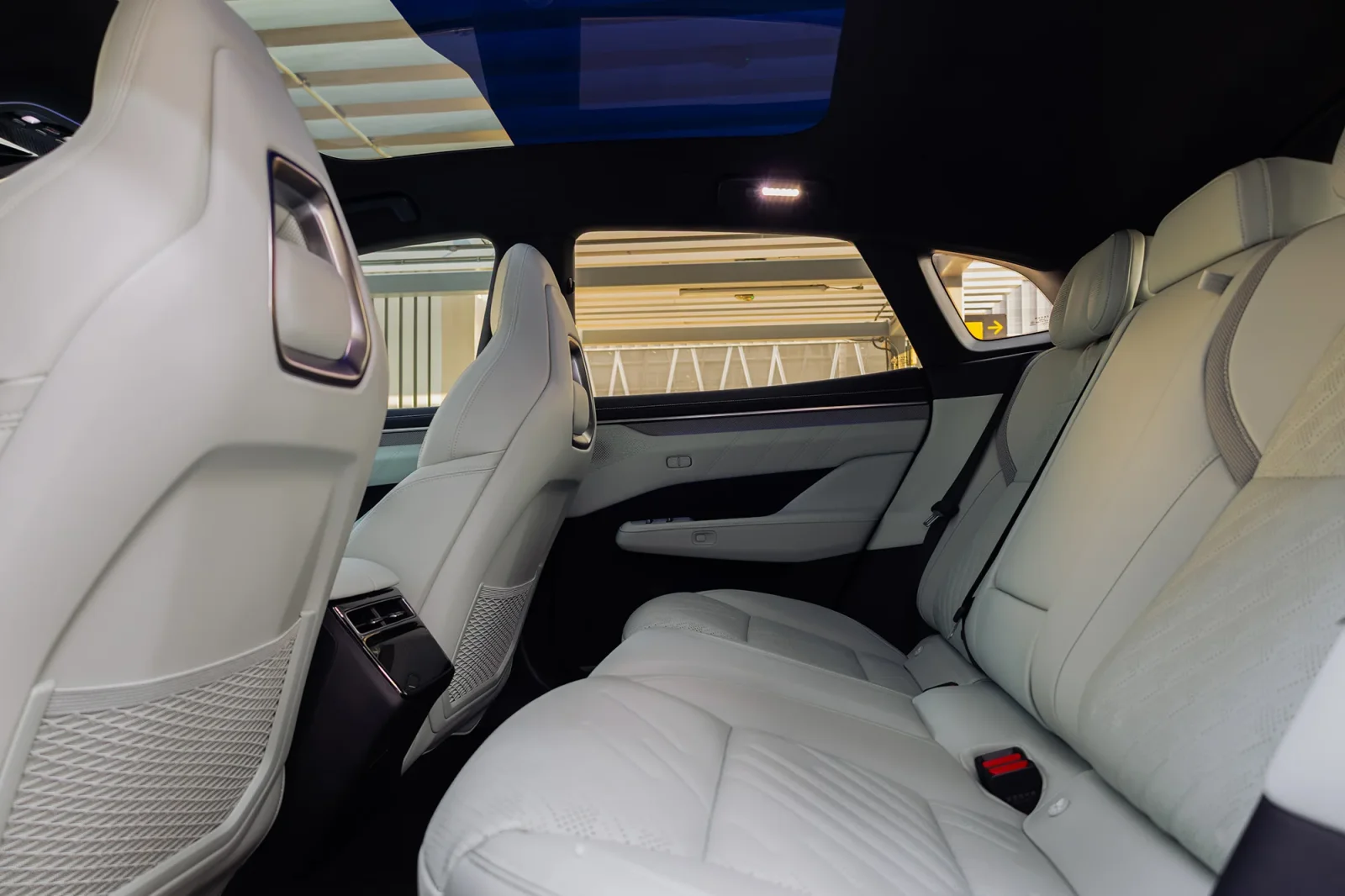 Affitto Zeekr 1  Verde 2024 in Dubai - 8 