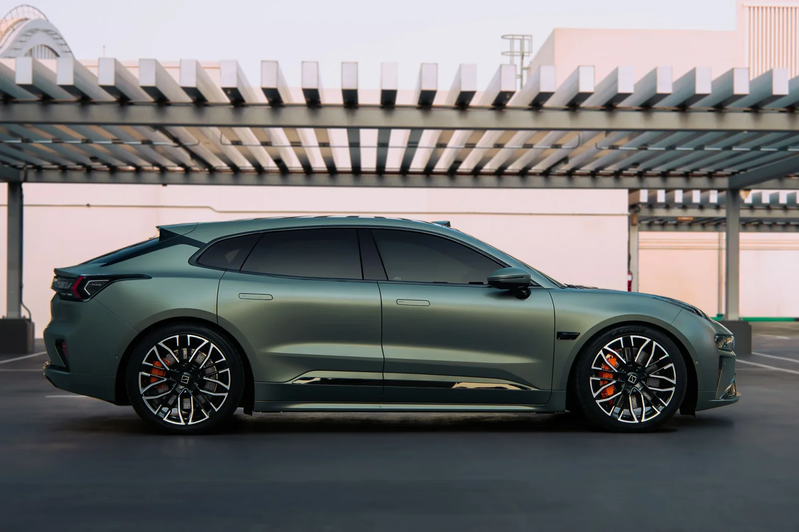 Affitto Zeekr 1  Verde 2024 in Dubai - 13 