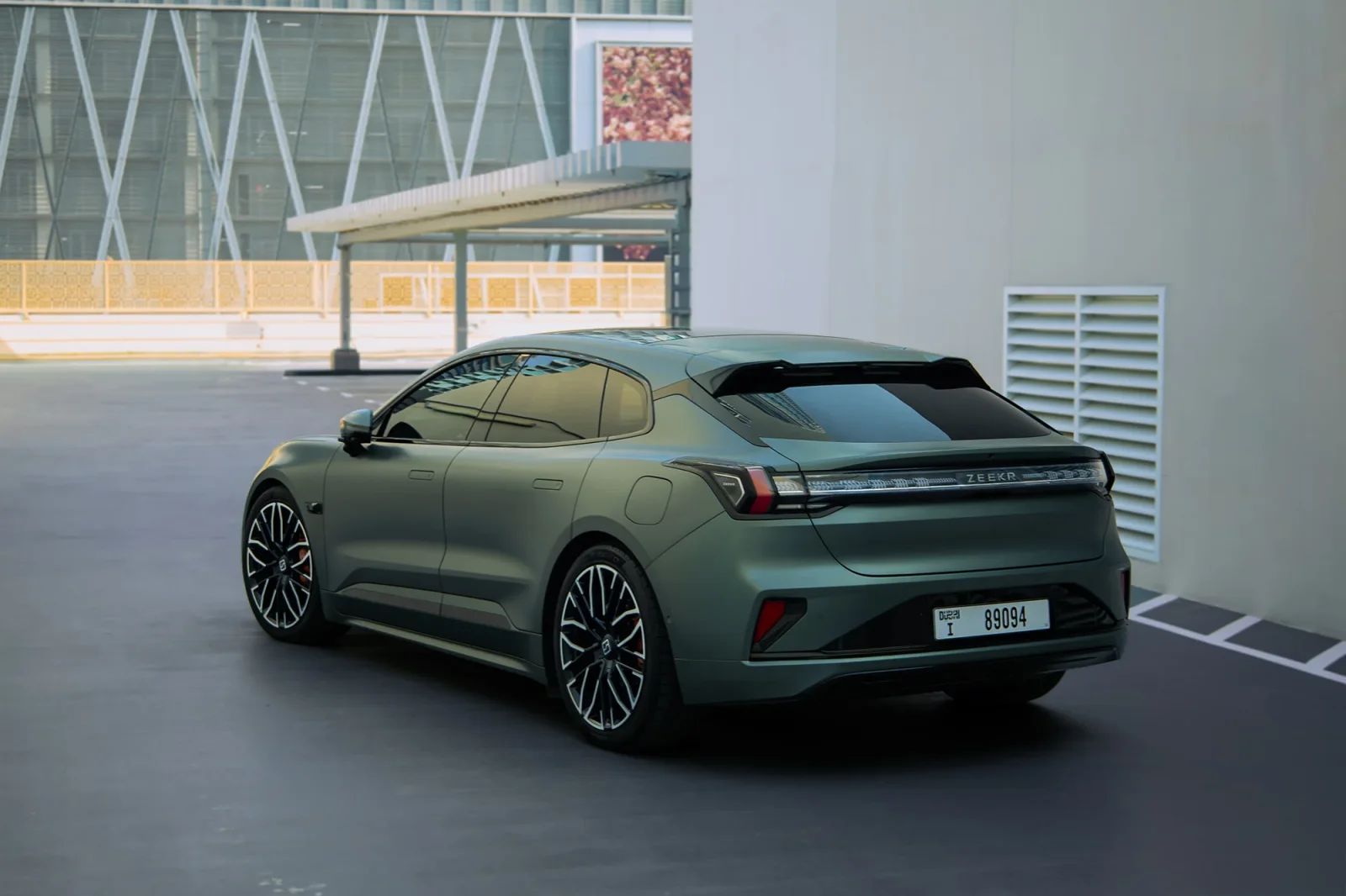 Affitto Zeekr 1  Verde 2024 in Dubai - 10 