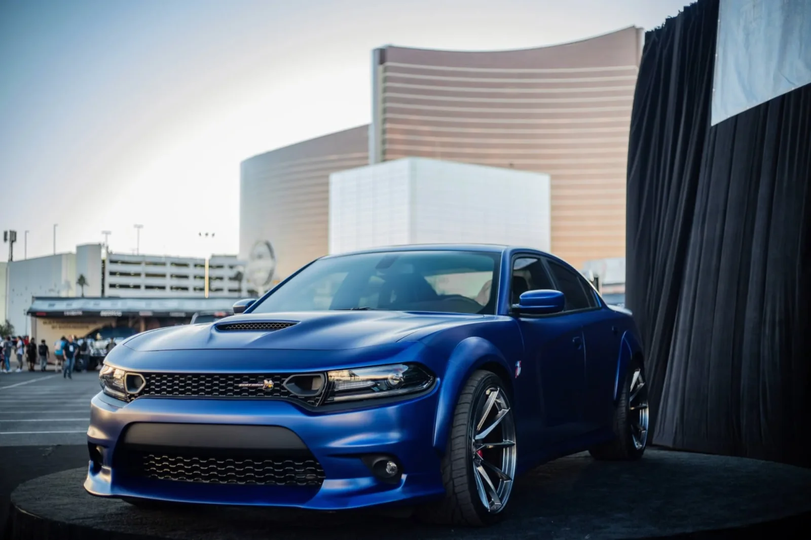 Kiralık Dodge Charger Widebody Mavi 2022 içinde Dubai - 2 