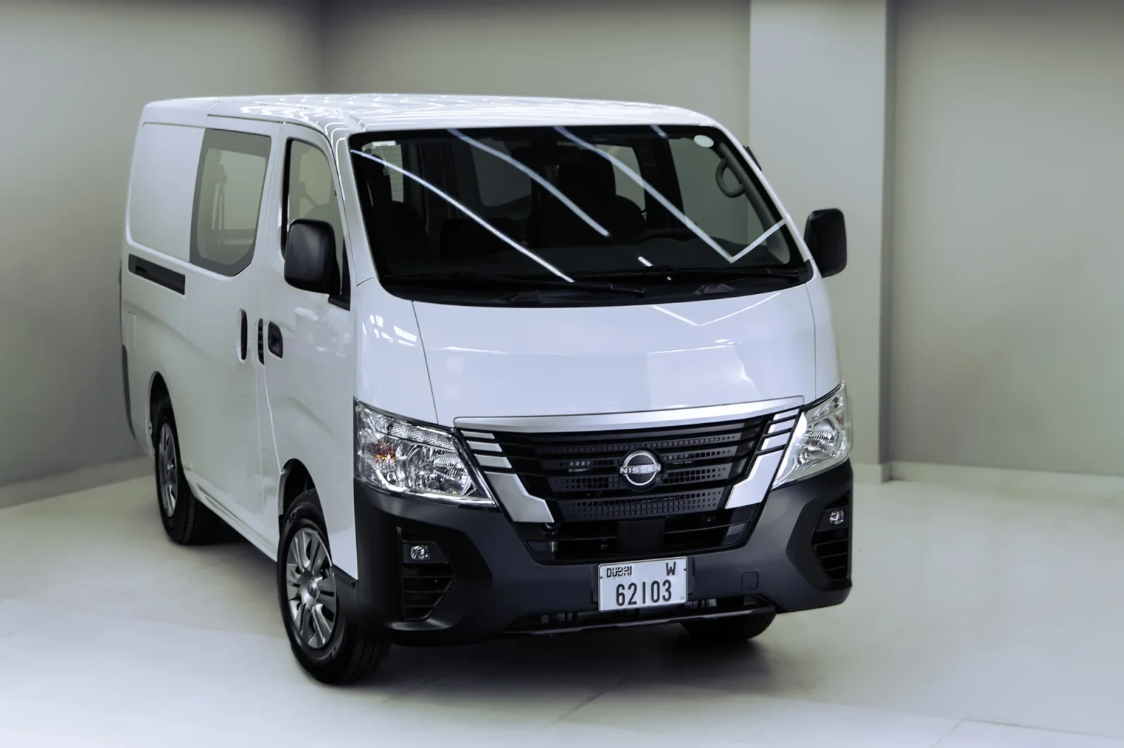 Loyer Nissan Urvan  Blanc 2025 en Dubai