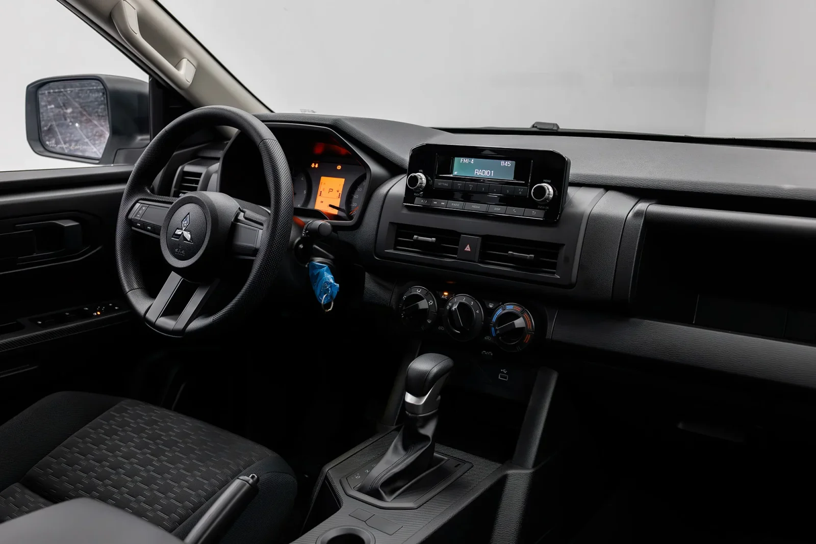 Huren Mitsubishi L200 Double Cap Wit 2026 in Dubai - 3 