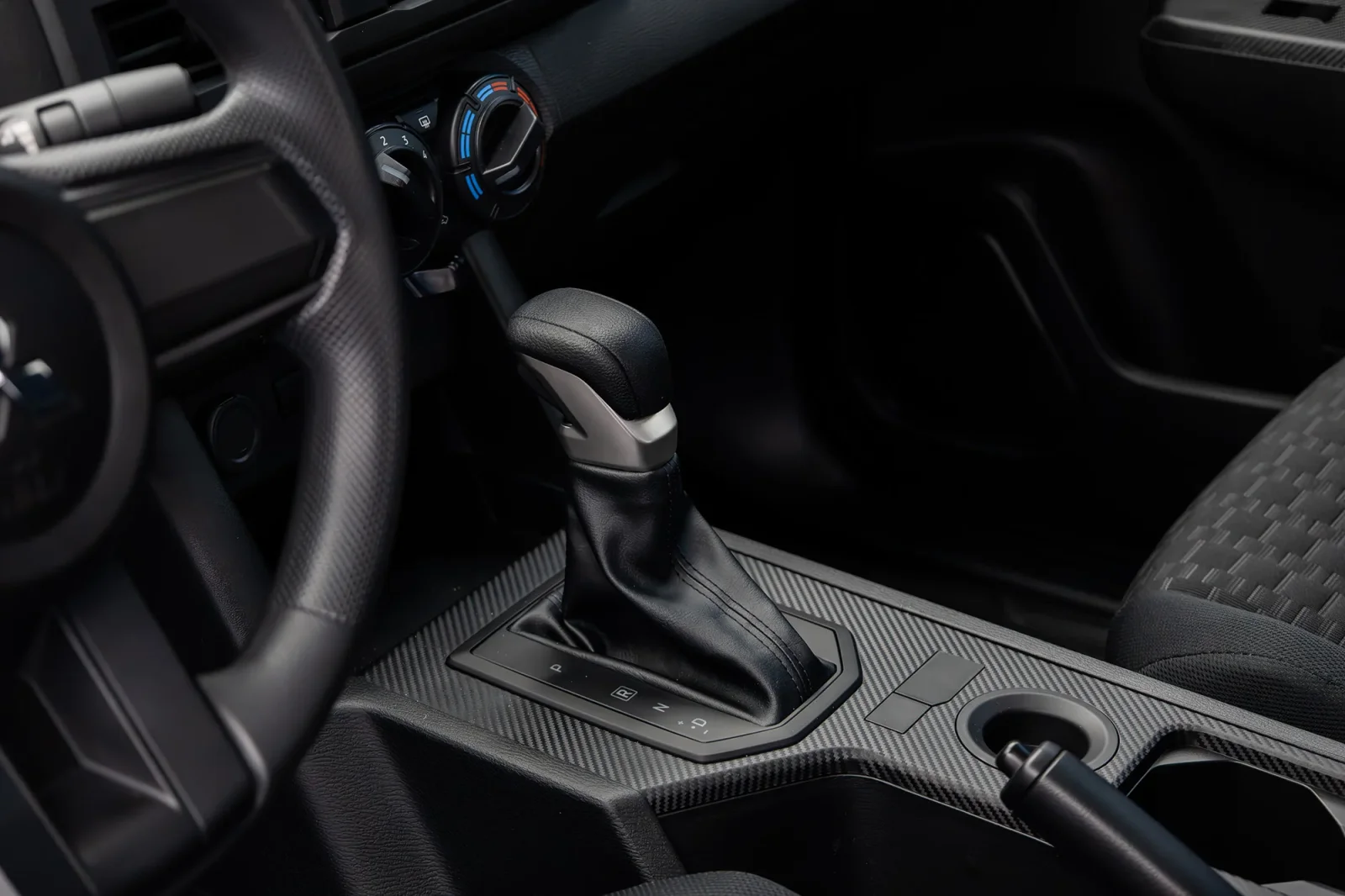 Huren Mitsubishi L200 Double Cap Wit 2026 in Dubai - 4 