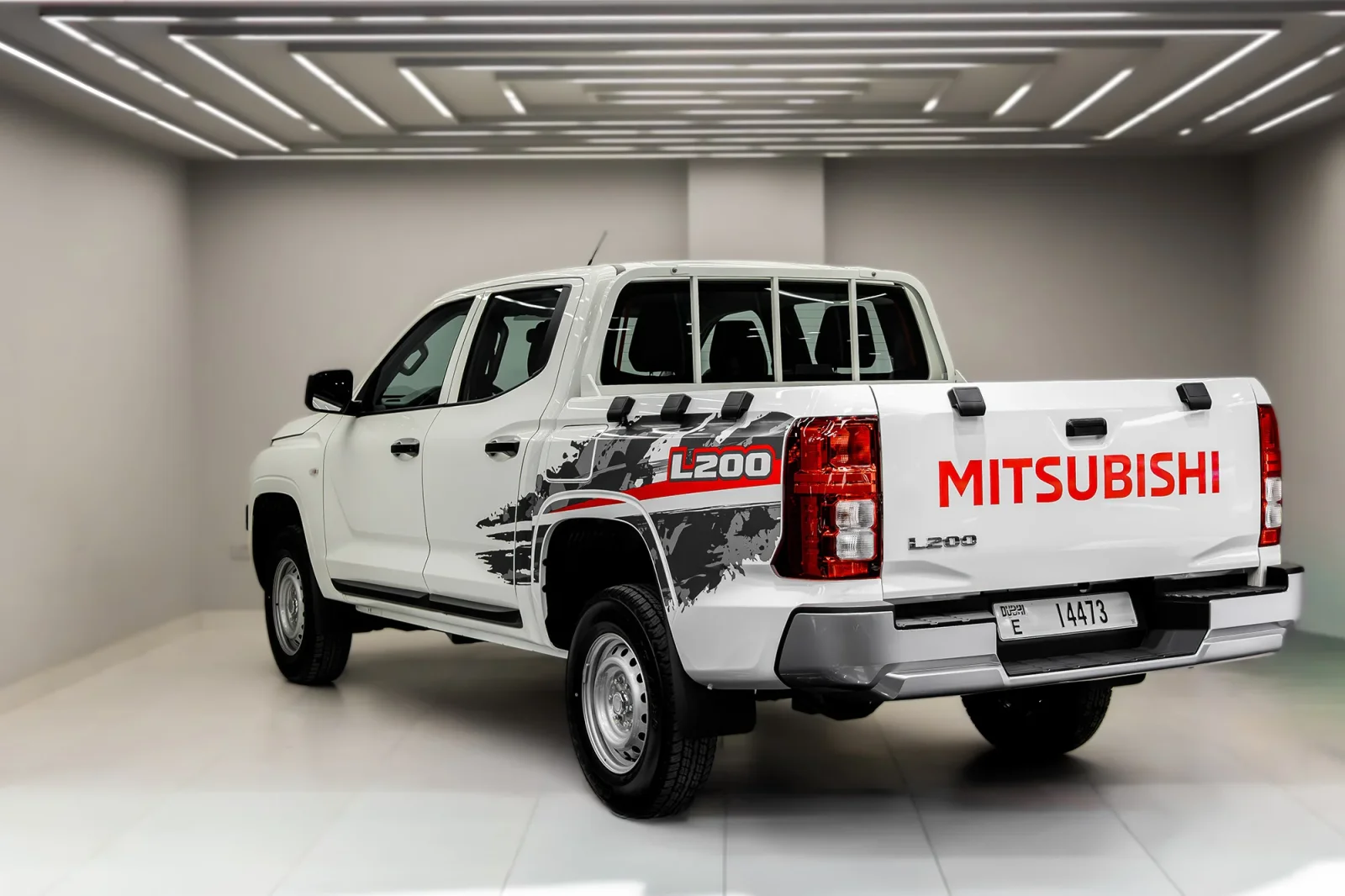 Huren Mitsubishi L200 Double Cap Wit 2026 in Dubai - 2 