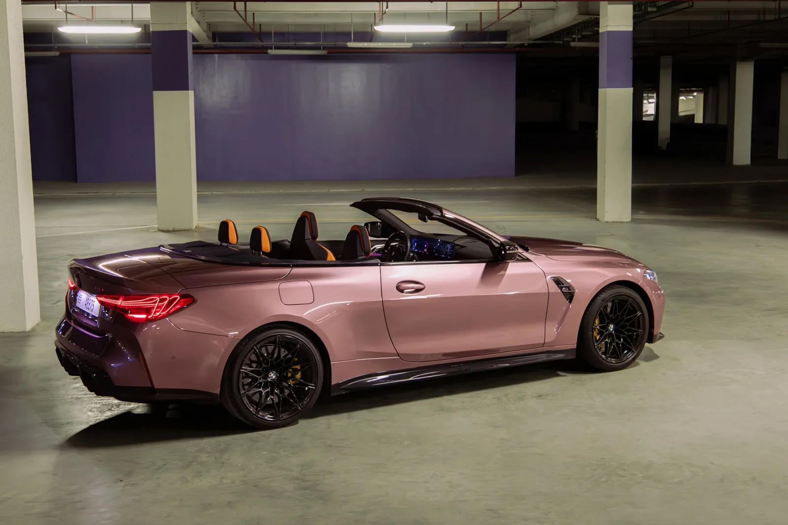 Alquiler BMW M4  Rosa 2024 en Dubái - 13 