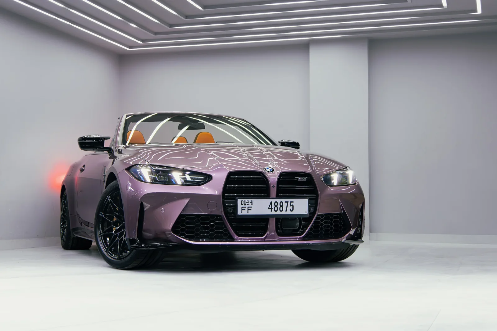 Alquiler BMW M4  Rosa 2024 en Dubái