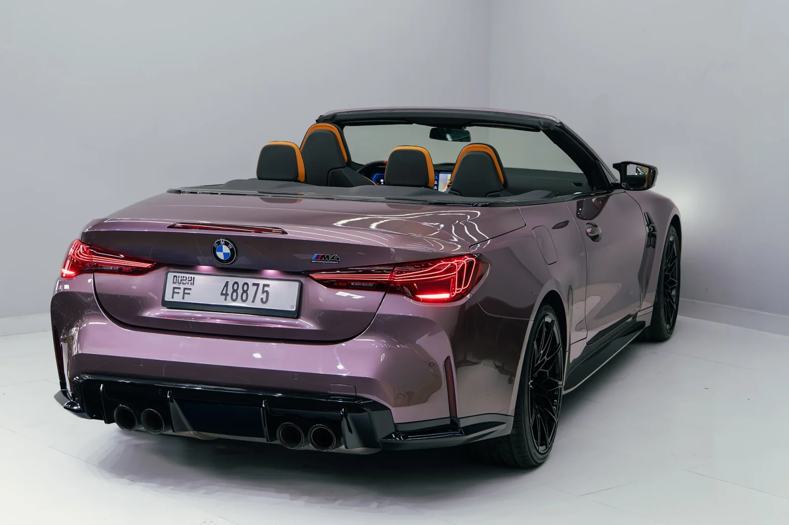 Alquiler BMW M4  Rosa 2024 en Dubái - 4 